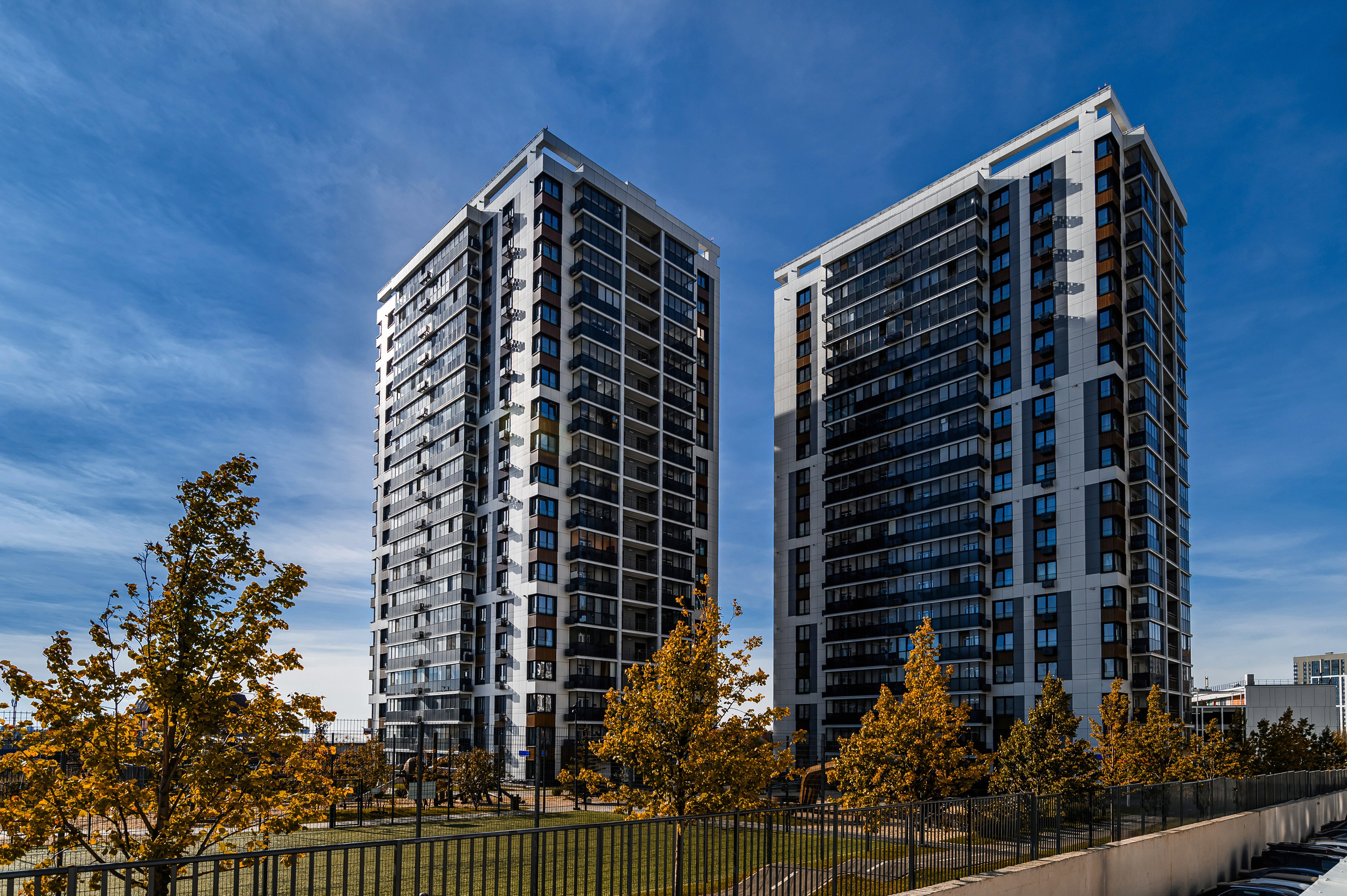 Уникальный облик жилого комплекса Уникум, профессиональные фото архитектуры от Алексея Клейменова