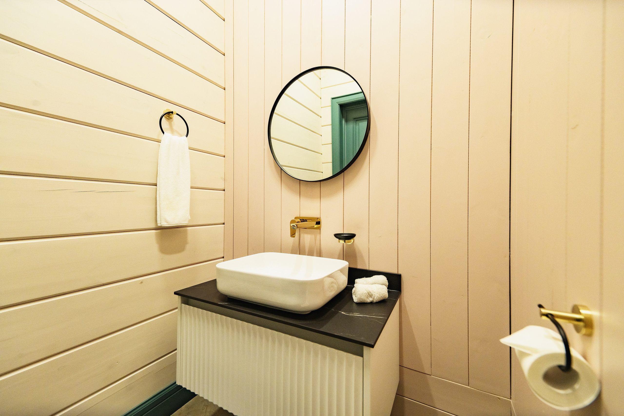 Фотосъемка базы отдыха в Петропавловске-Камчатском, Профессиональная съемка интерьеров в Петропавловске-Камчатском, Съемка природы Камчатки для базы отдыха в Петропавловске-Камчатском, Красивые фото территории базы отдыха в Петропавловске-Камчатском, Заказать фотосъемку базы отдыха в Петропавловске-Камчатском.