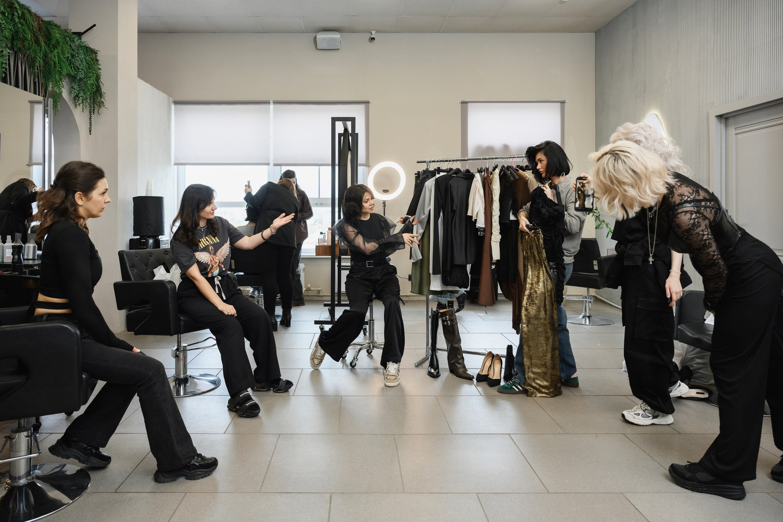 Фотосъемка в парикмахерской в Петропавловске-Камчатском. Профессиональная фотосессия в салоне красоты в Петропавловске-Камчатском. Стильная фотосъемка парикмахерских работ в Петропавловске-Камчатском. Креативные образы и прически в фотосессии парикмахерской в Петропавловске-Камчатском. Фотосъемка в барбершопе и салоне красоты в Петропавловске-Камчатском.