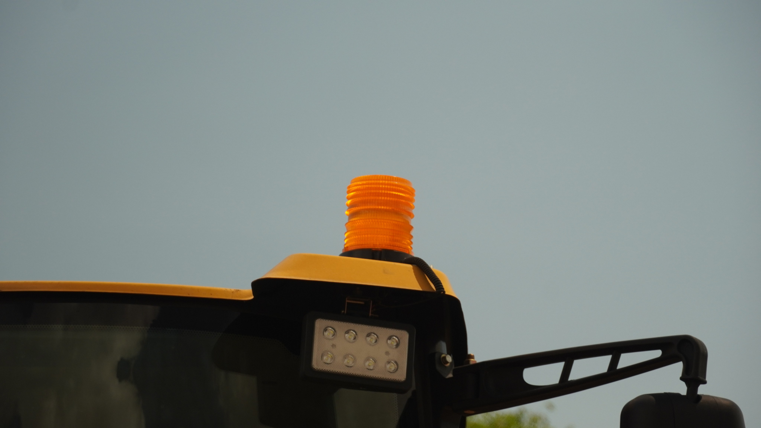 Фото фронт.погр. Beezone 920. Продажа и обслуживание грузовой техники и спецтехники в г. Новосибирск компания СТИ