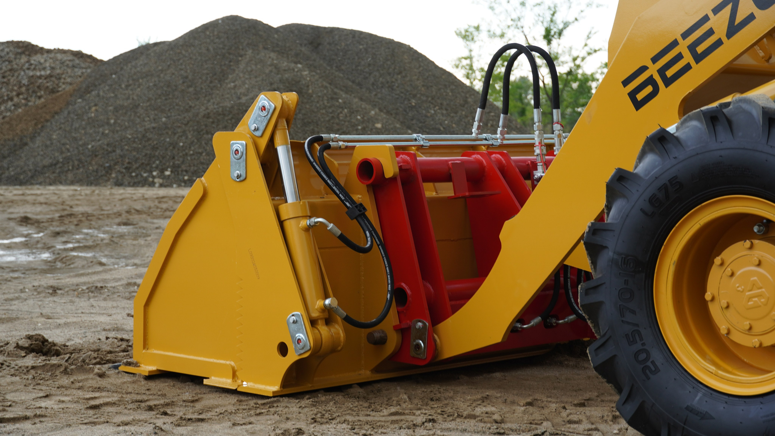 Фото фронт.погр. Beezone 916. Продажа и обслуживание грузовой техники и спецтехники в г. Новосибирск компания СТИ