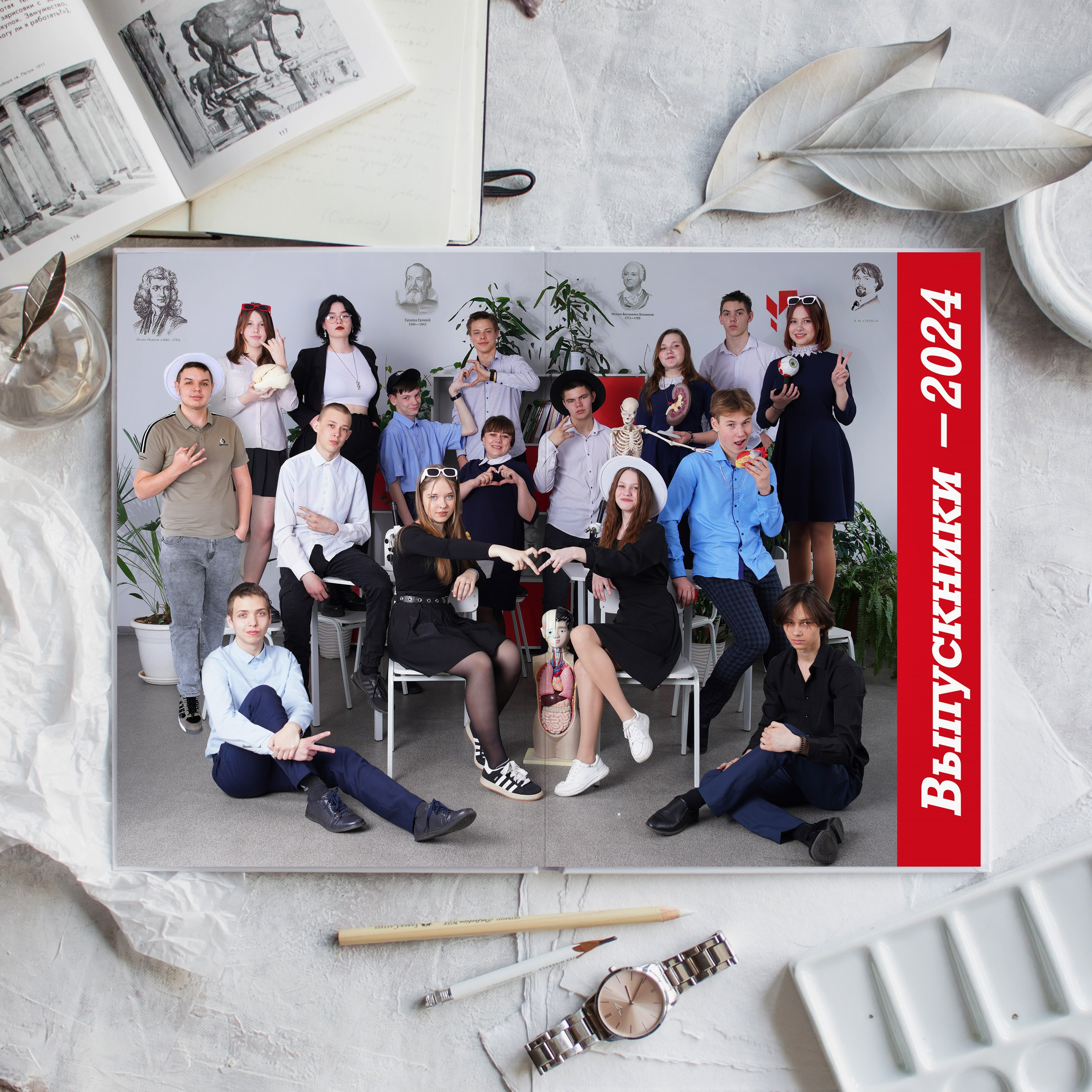 Альбом«ВЫПУСК-2»3000р. Фотомастерская Алые Паруса