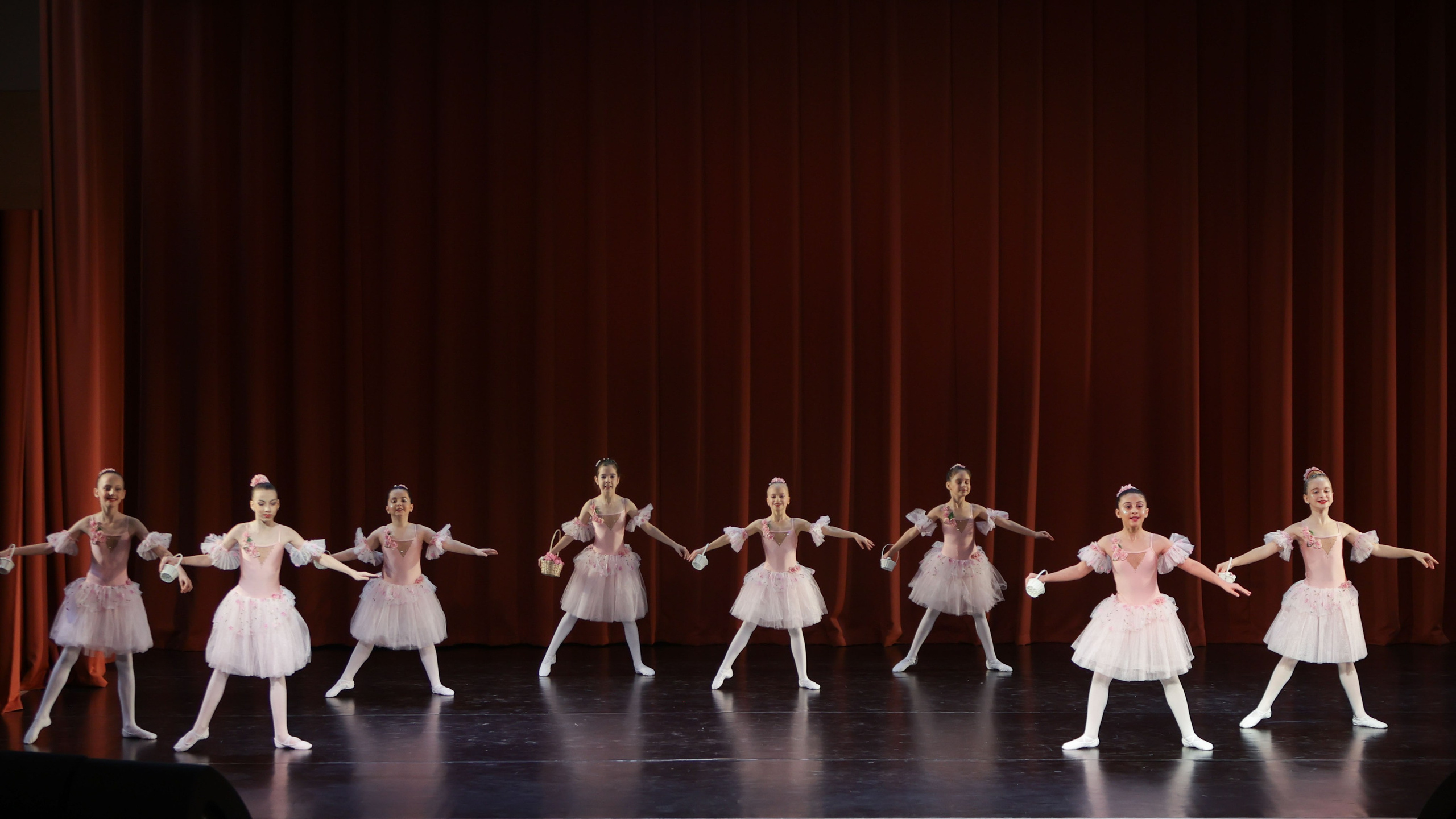 Фестиваль хореографического искусства «КУБОК ЛЕГЕНДЫ — 2025». Выпускные альбомы и школьный фотограф в Подольске, Троицке, Щербинке, Москве и Московской области