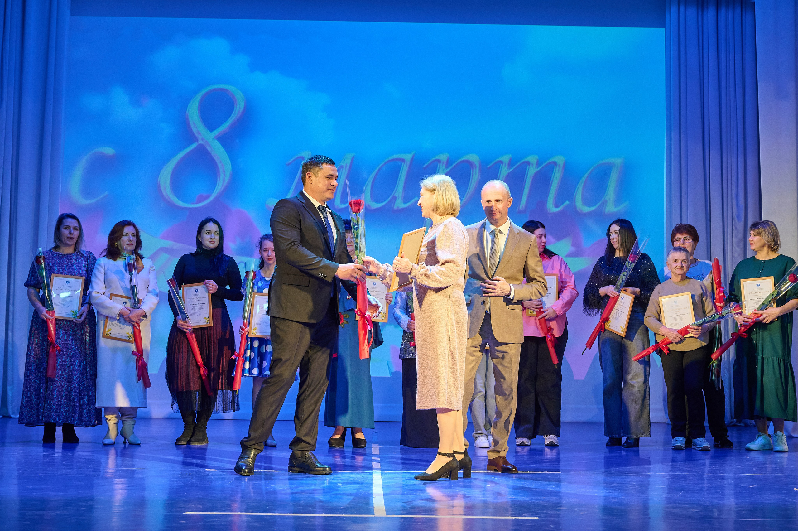 8 марта Марьина роща. Жизнь курорта Кабардинка в фотографиях