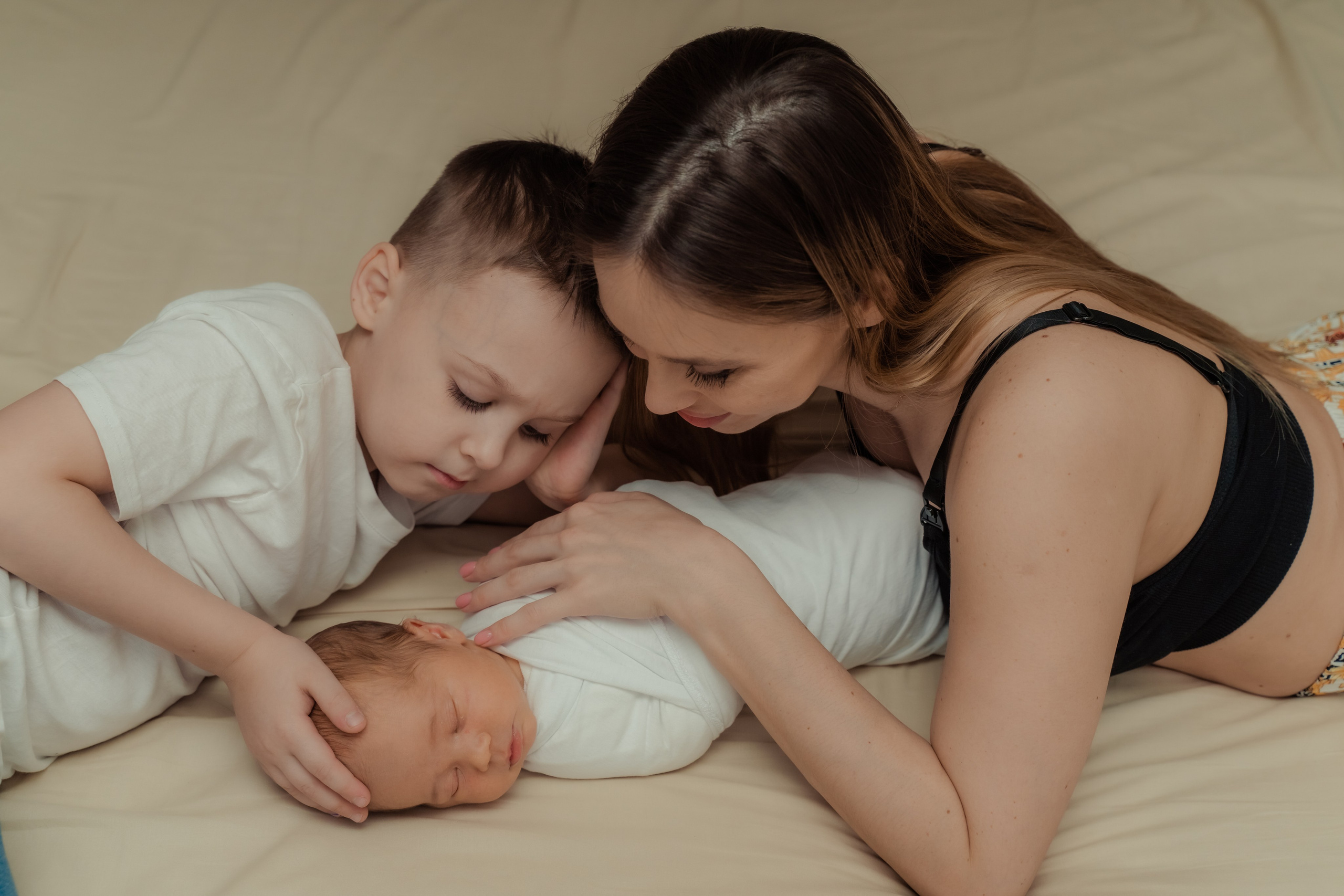 Фотосъемка новорожденного в минималистичном стиле