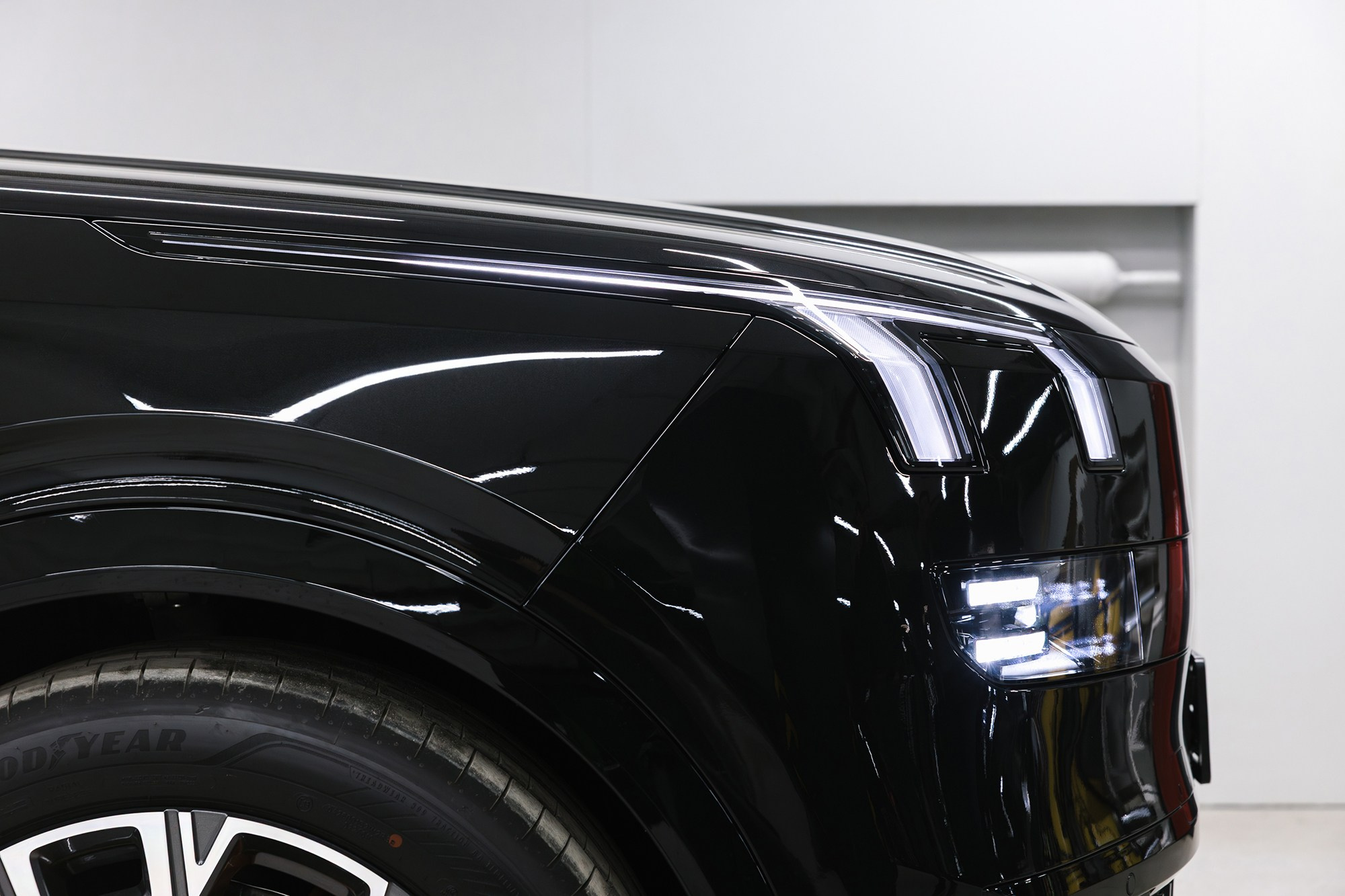 Lynk & Co 900 Ultra 2,0hyb 4WD AT (734 л. с.), 2025 г, 2,0 л бензин. Автосалон «Х-Авто»