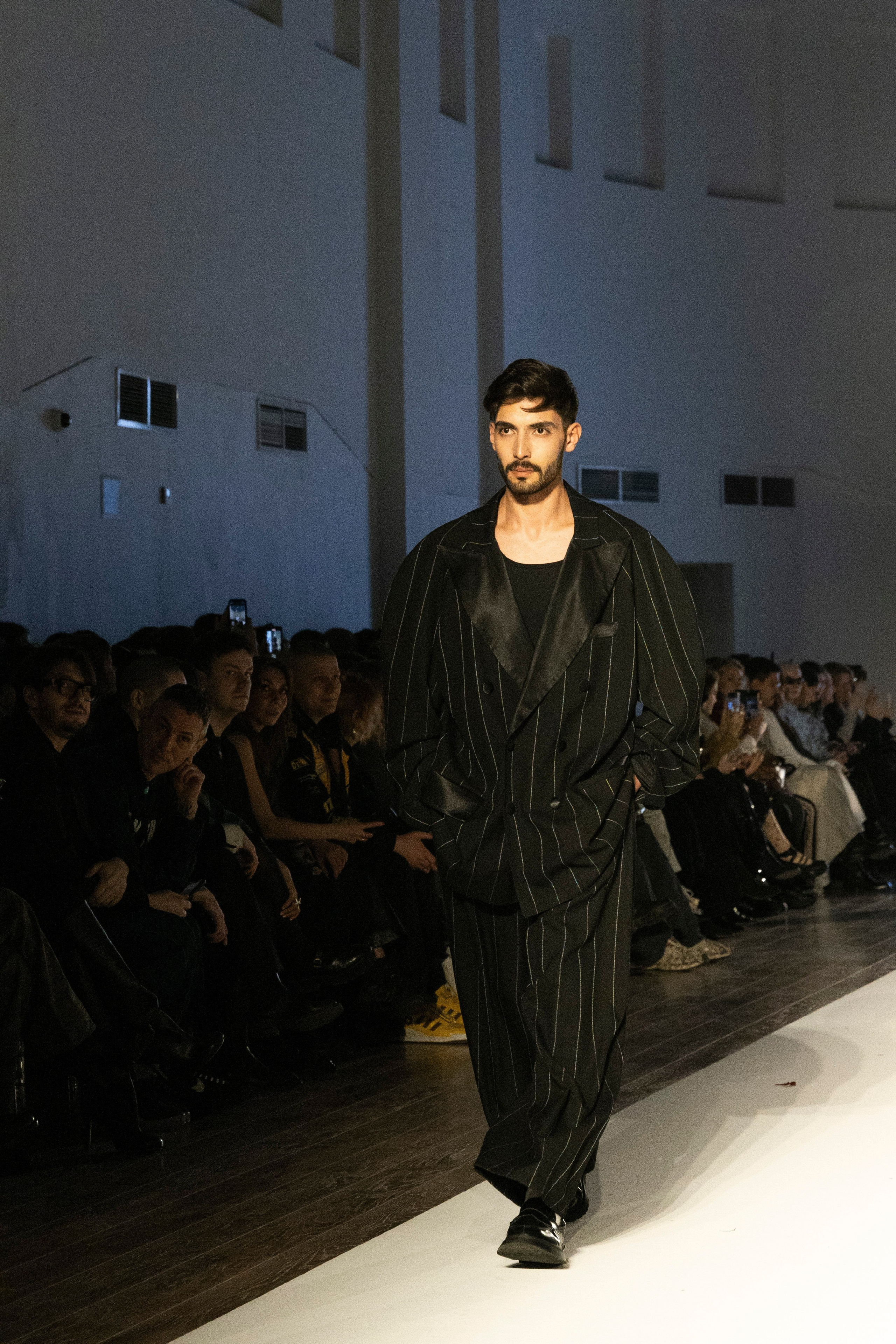 ДЛТ Собака.ru показ победителей конкурса «Новые имена в моде 2025». FOTOFAQ SKOOL г. Санкт-Петербург: очные, дистанционные и онлайн курсы фотографии