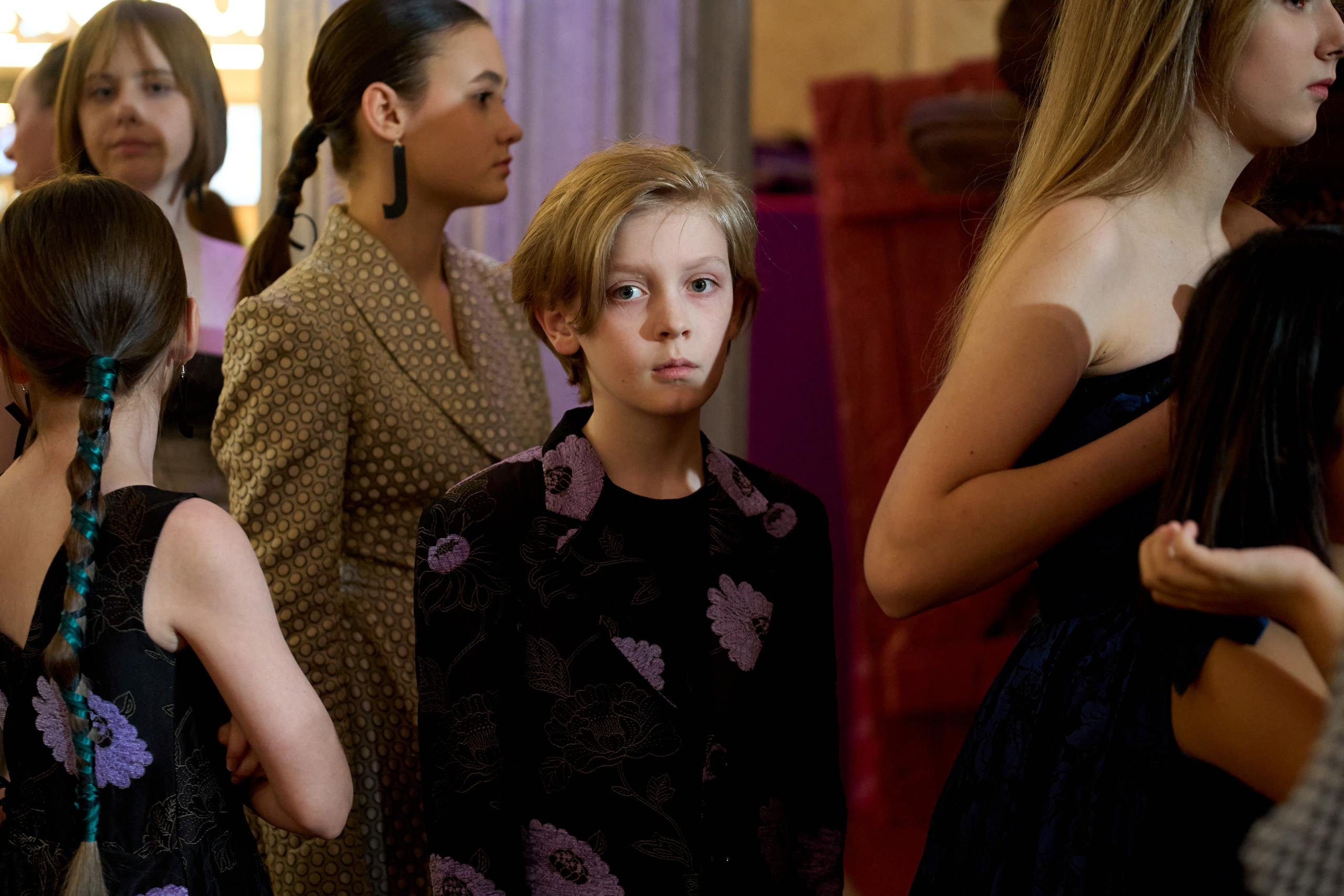 Юный модель на показе новой коллекции.  Событийный фотограф на Fashion мероприятии.