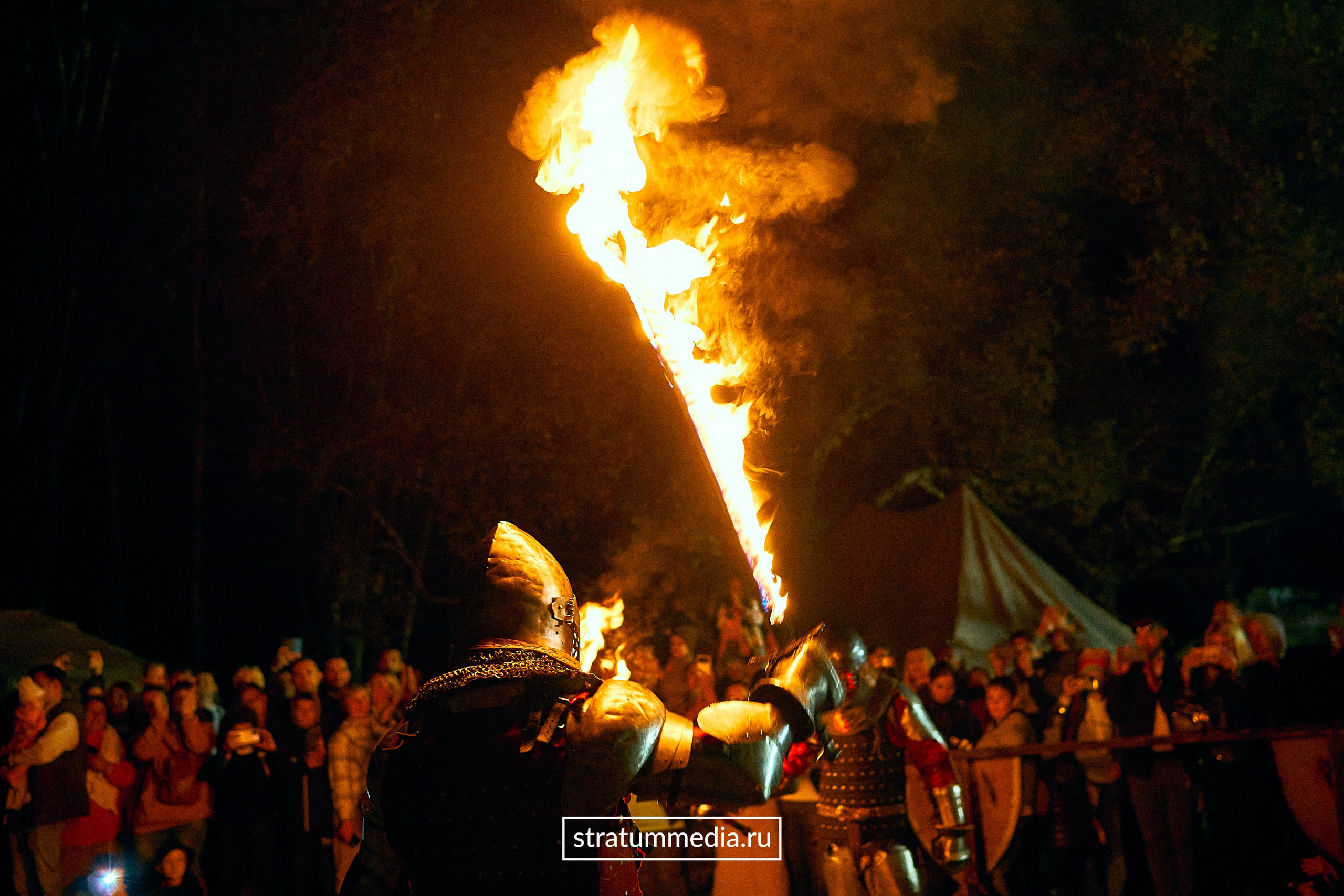 Fire Show at Park. Stratum Media — Фото-Видео Съемки