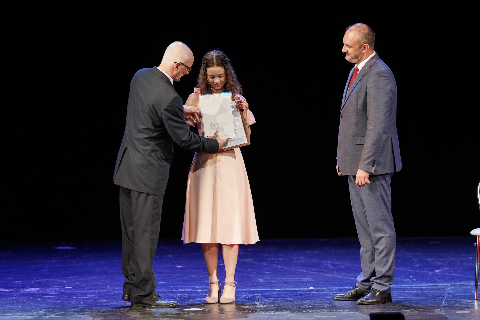 Выпускной вечер в Севастопольской гимназии № 1 имени А. С. Пушкина. Свадебный фотограф, фотосъемка в Крыму, Севастополе, Симферополе, Ялте