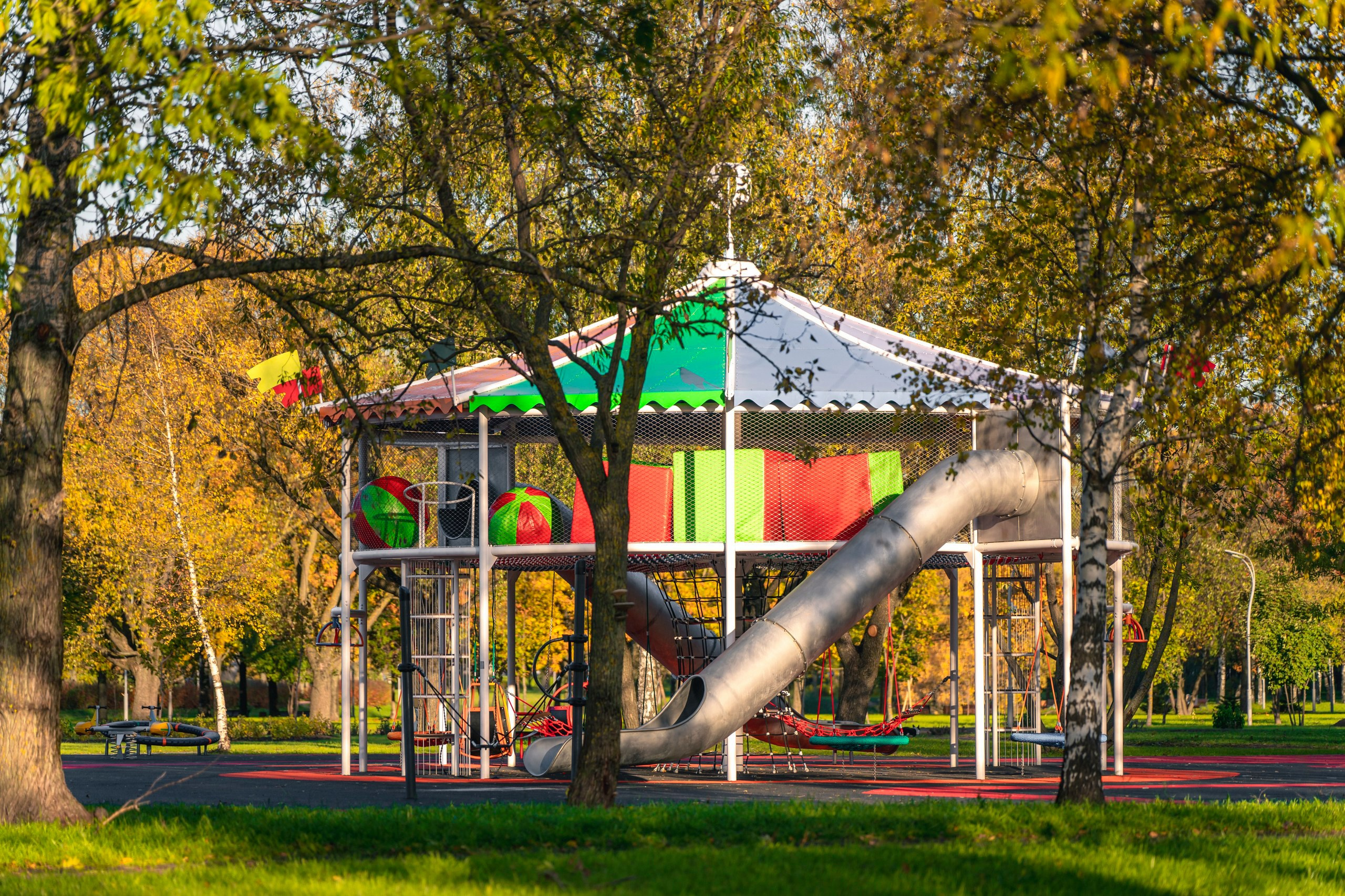 Детская площадка в Парке Авиаторов. Святослав Буньков | фотограф