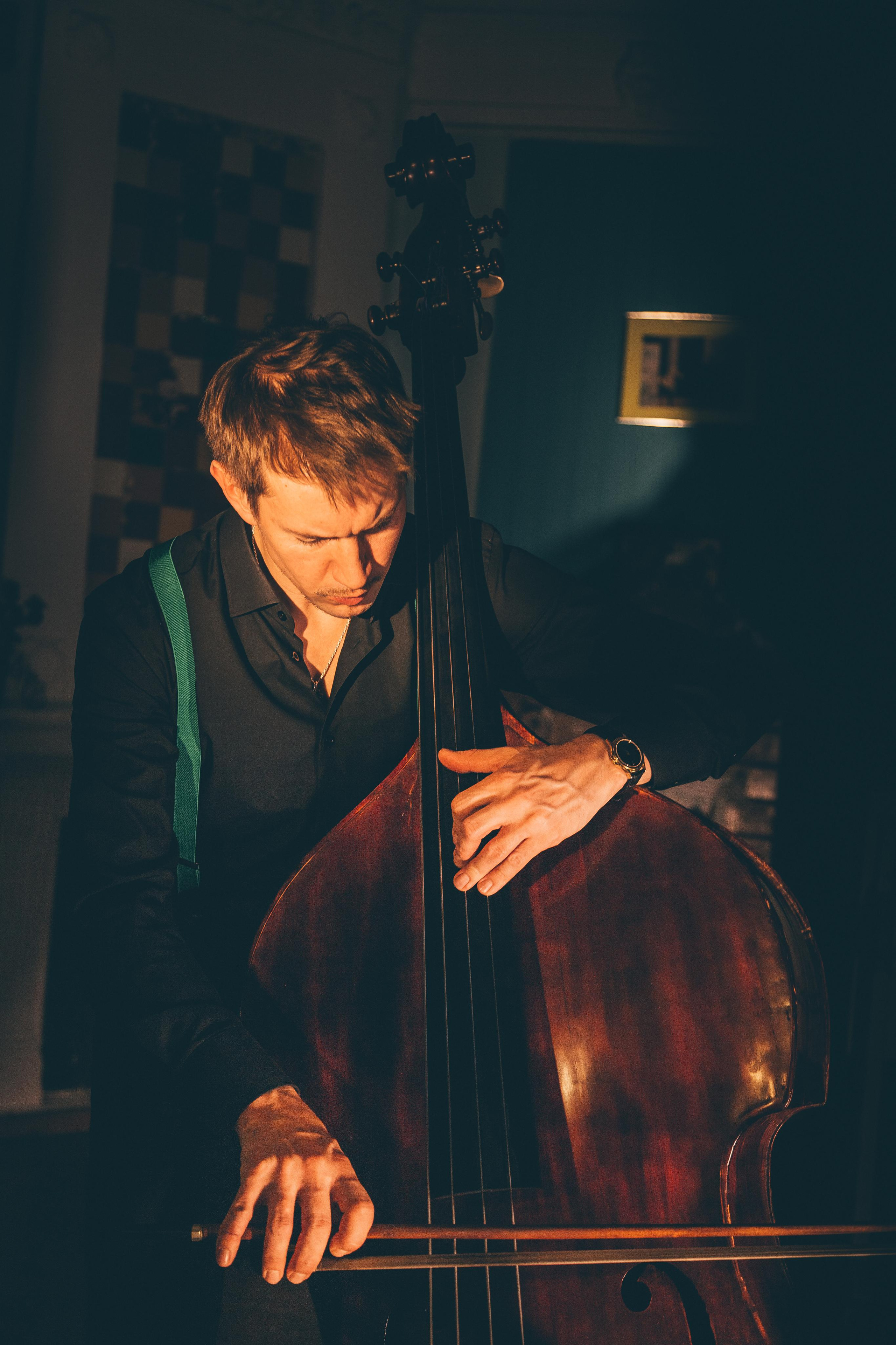 Творческий Артем. Портретный и репортажный фотограф. Эмоциональные и откровенные портрет