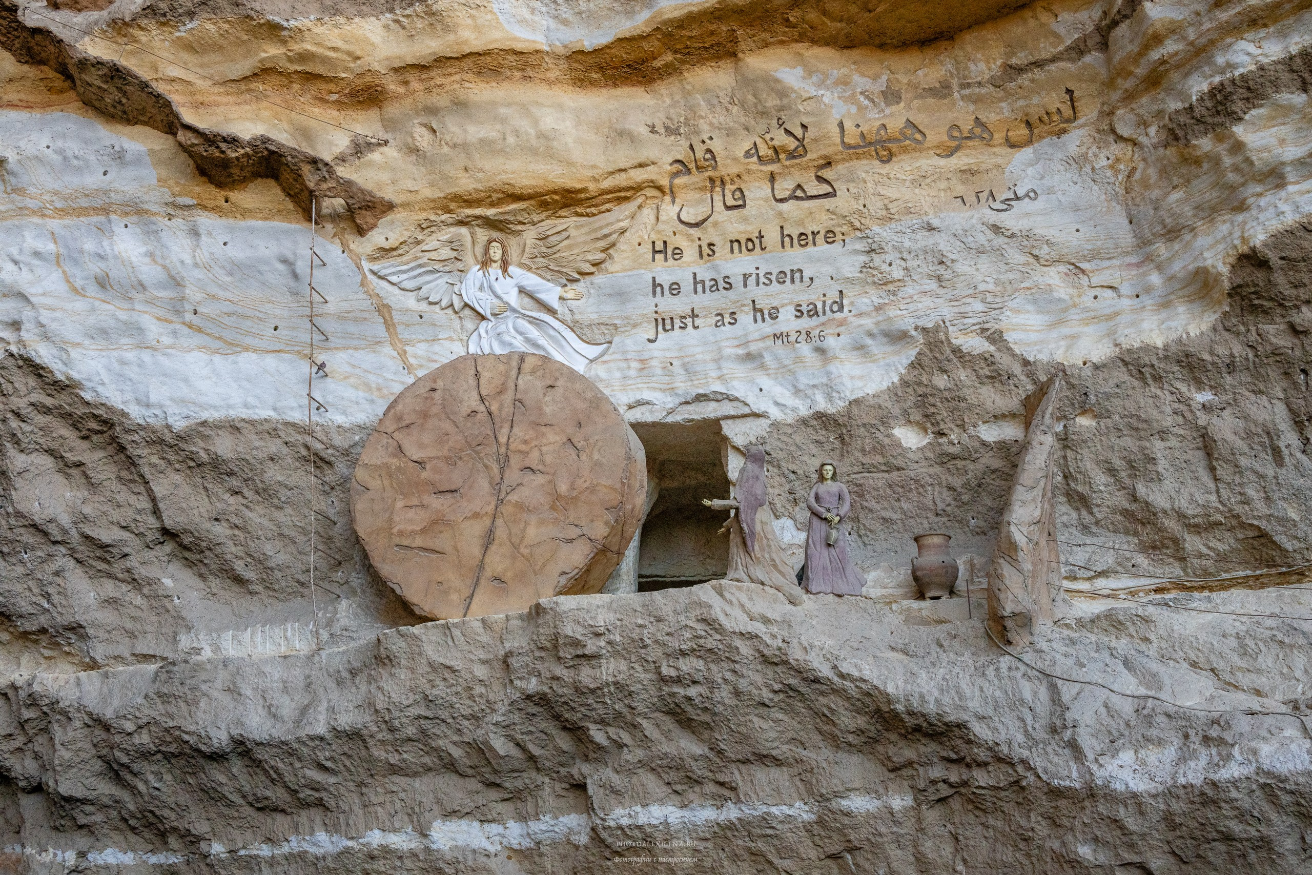 Пещерный монастырь и город мусорщиков. Авторские стильные фотокартины
