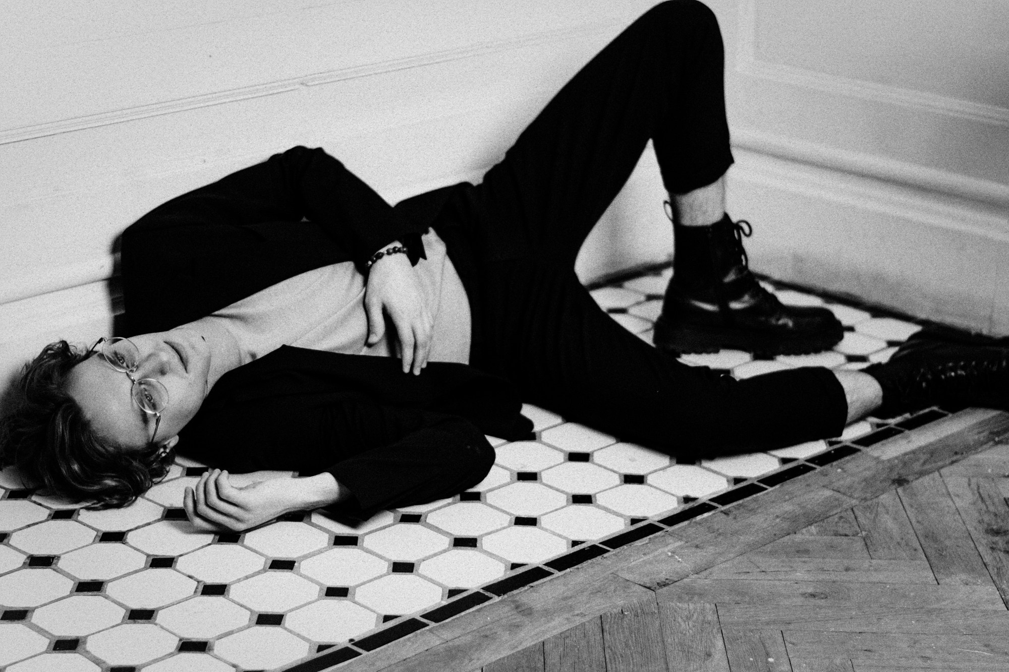 Профессиональный фотограф в Тюмени: мужская студийная съемка