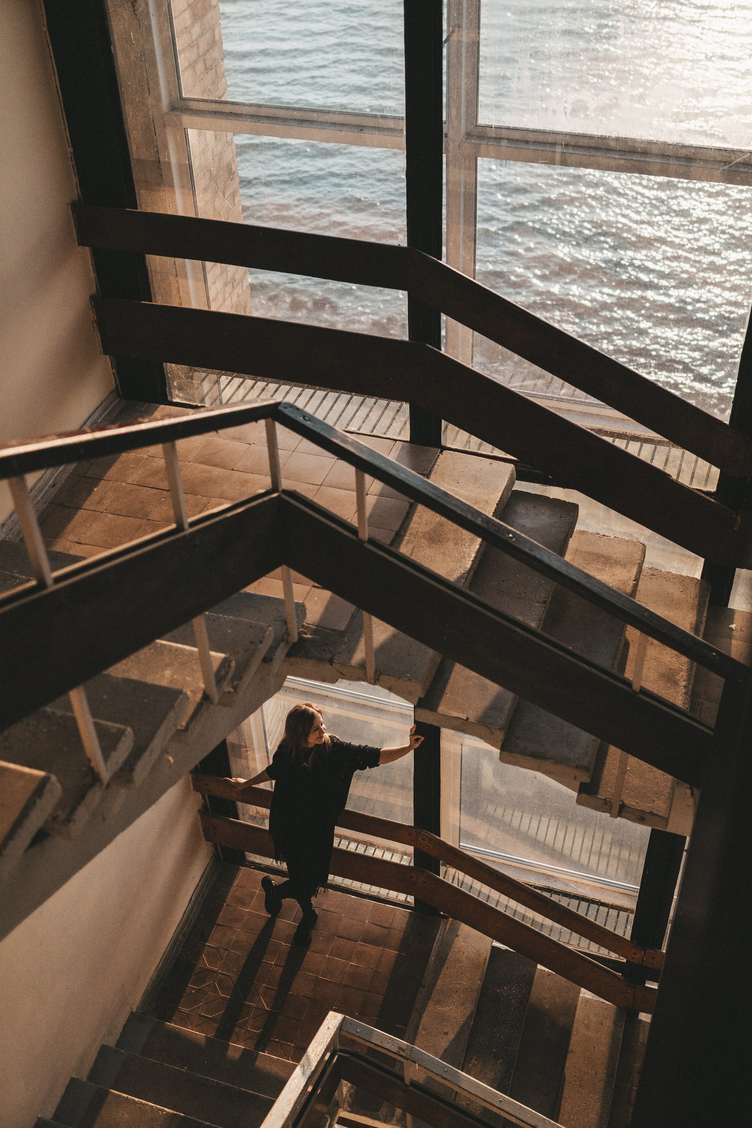 фото девушки на лестнице Владивосток