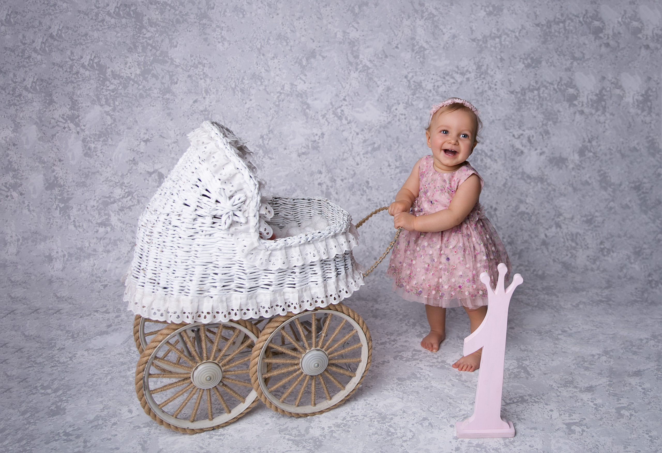 Фотосессия ГОДОВАСИЕ. Фотограф новорожденных, детей до года и беременных в Симферополе