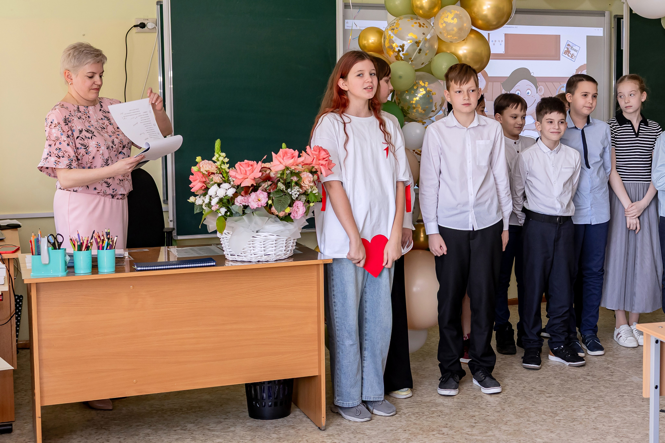 Выпускной в начальной школе в классе. Фотограф и видеограф Москва. Свадебный фотограф, видеограф. Выпускные альбомы. Оживающие альбомы