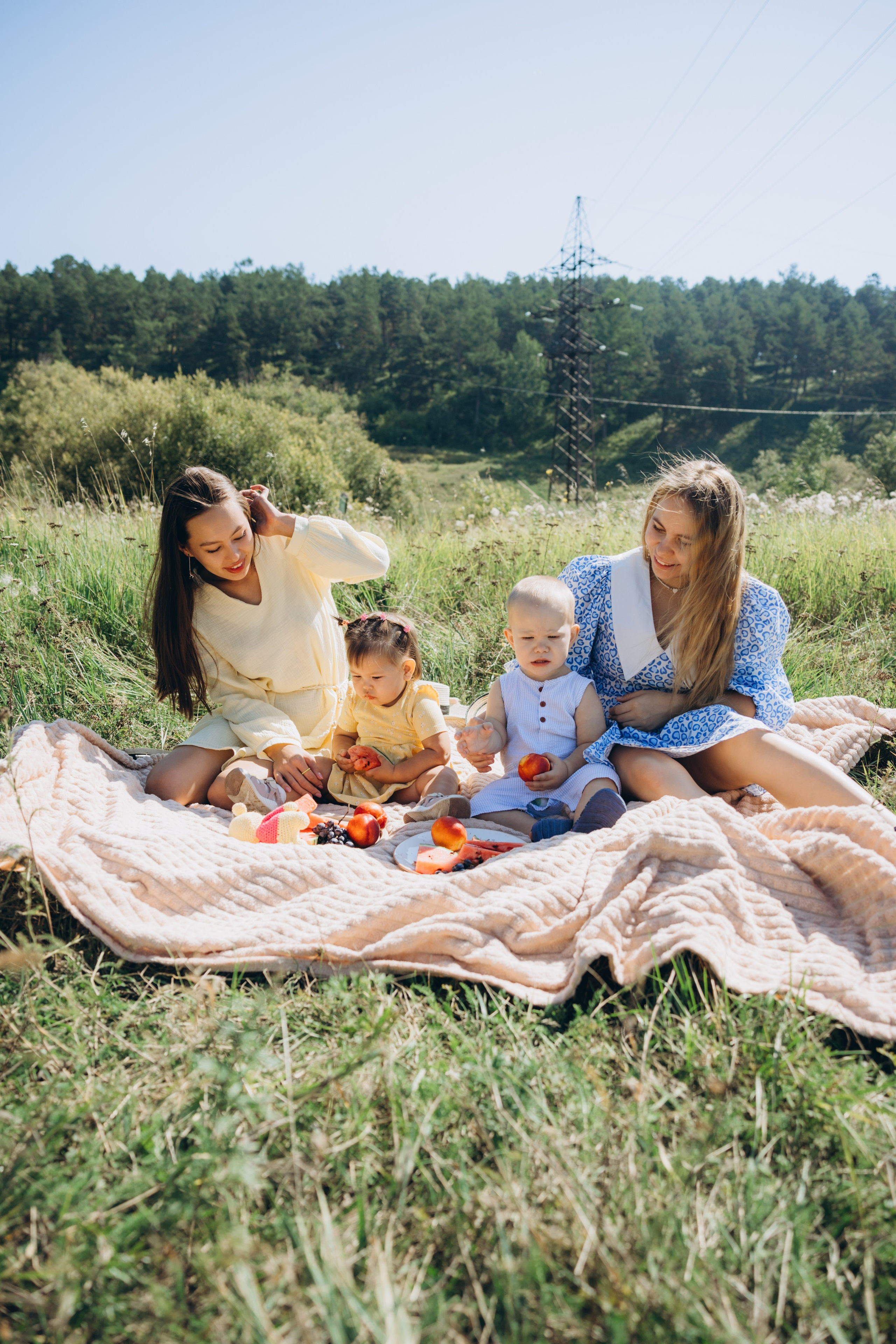 Семейная съёмка в поле. Свадебный, семейный фотограф в Иркутске Светлана Макаричева