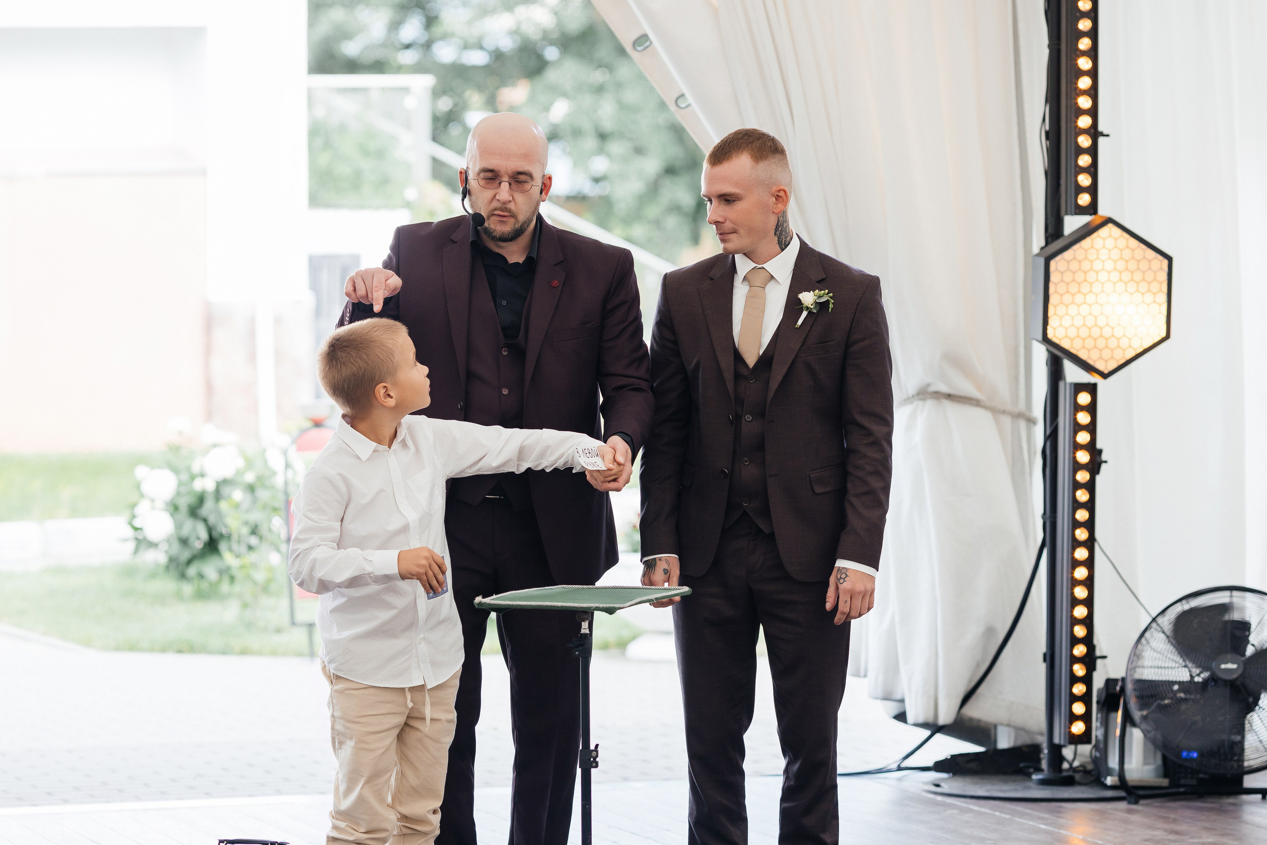 Красивая летняя свадьба в шатре. Олег Сверчков | Свадебный фотограф Вологда