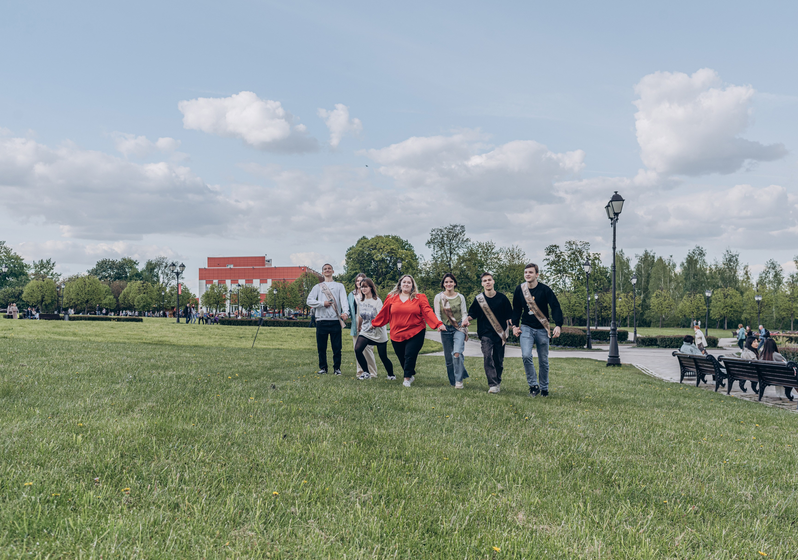 Выпускной альбом с душой — фотосессия, ретушь и дизайн в Москве. MILATE — выпускные альбомы, фотосессии и видео в Москве