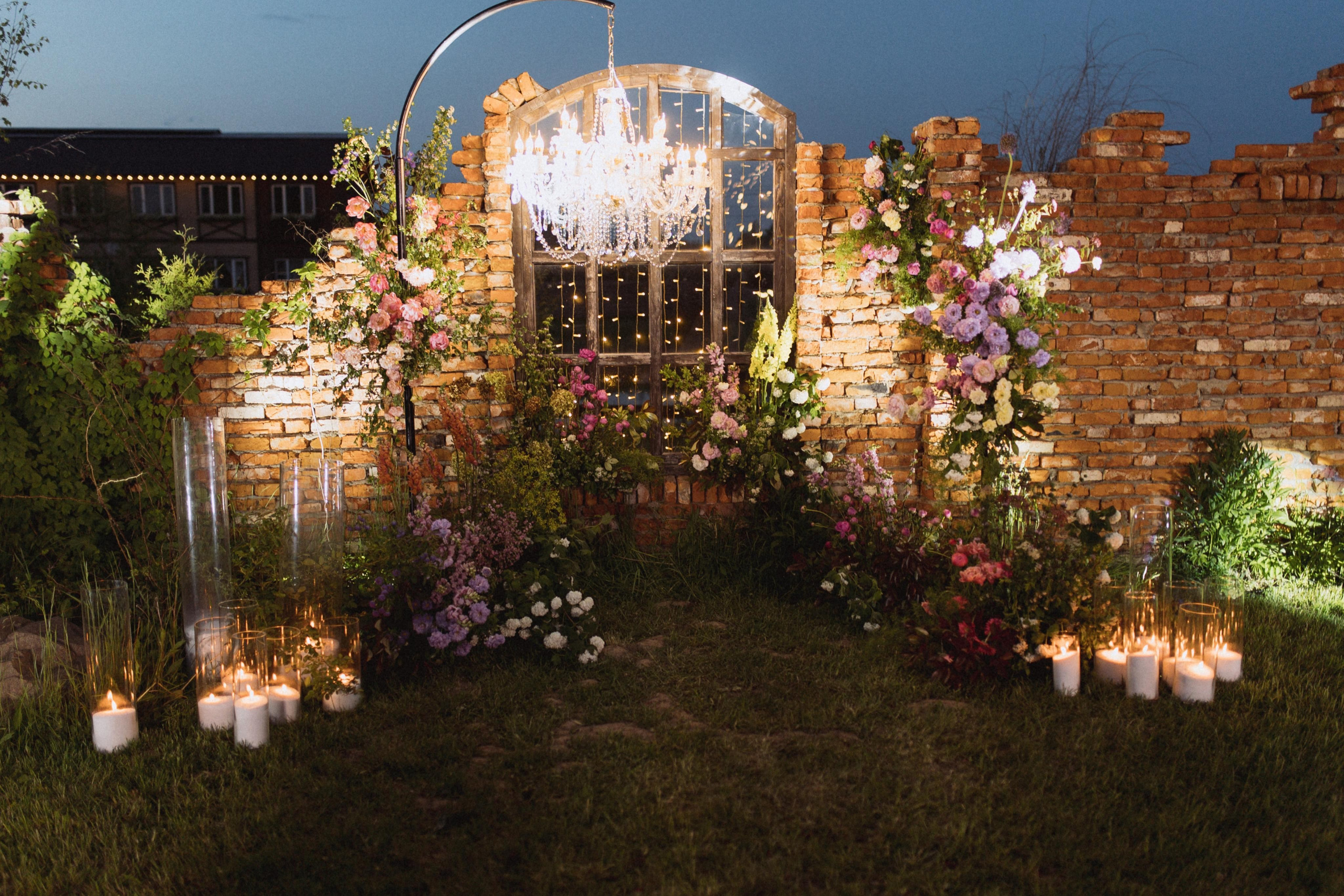 Разрушенная стена. Локация для церемонии ифотосессии. Свадебная площадка РАНЧО