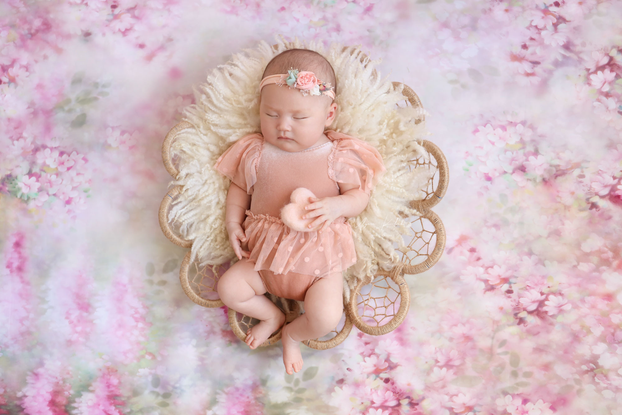 Фотосессия для малышки. Пакет «Standard». Фотограф беременности, новорожденных и детей до года в Астане