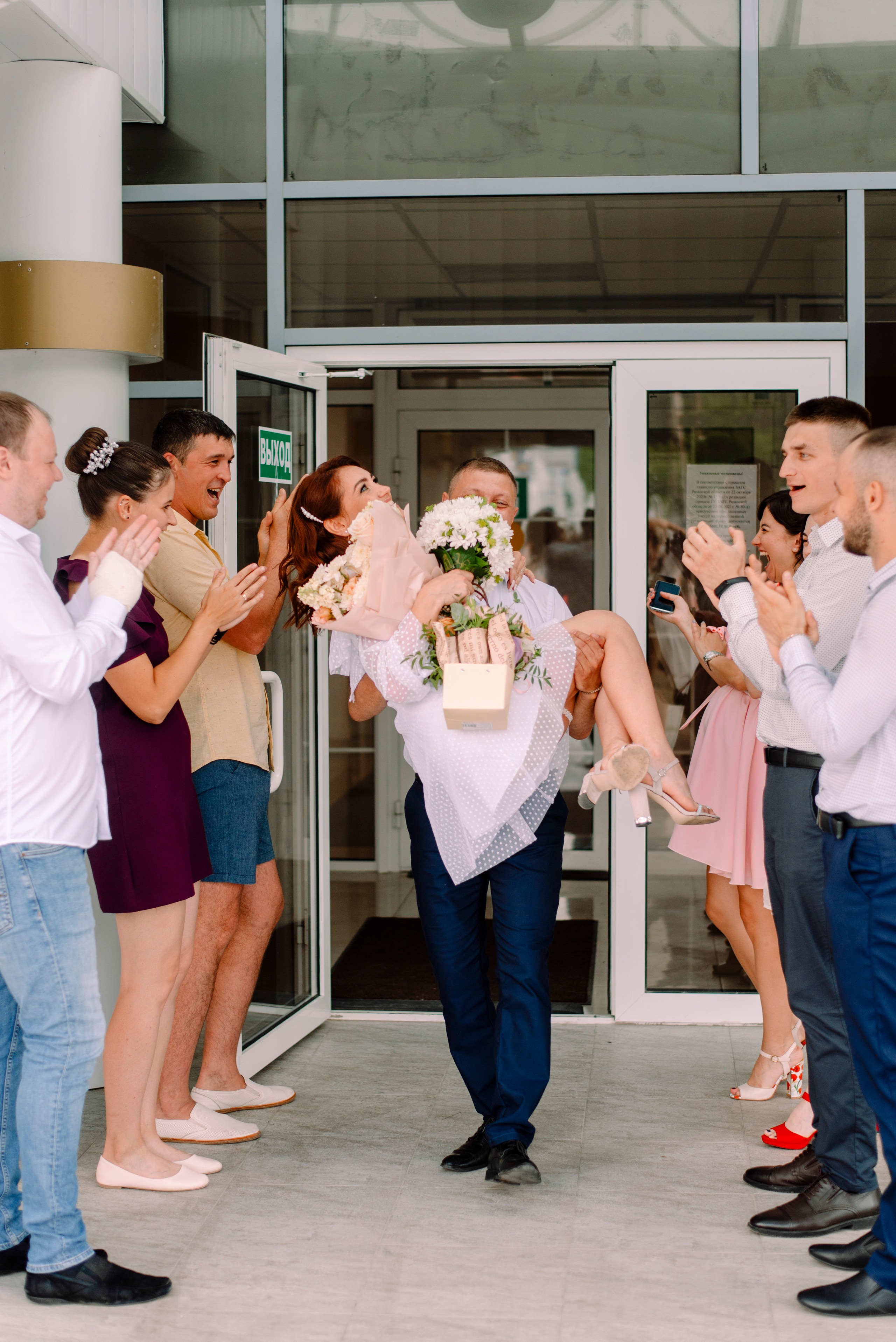 Поцелуи под дождем. Семейный и свадебный фотограф в Рязани Лиза Голованова