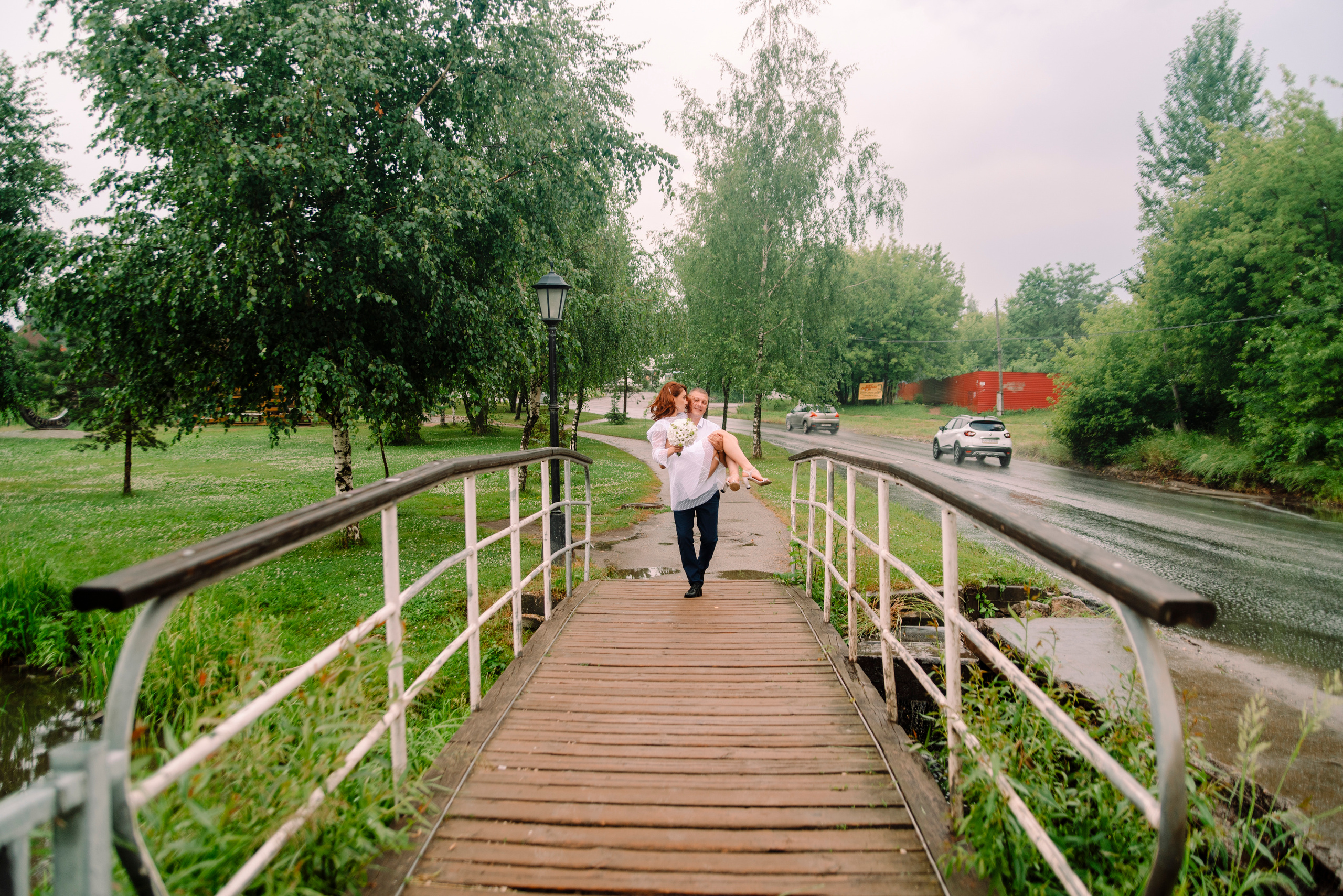 Поцелуи под дождем. Семейный и свадебный фотограф в Рязани Лиза Голованова
