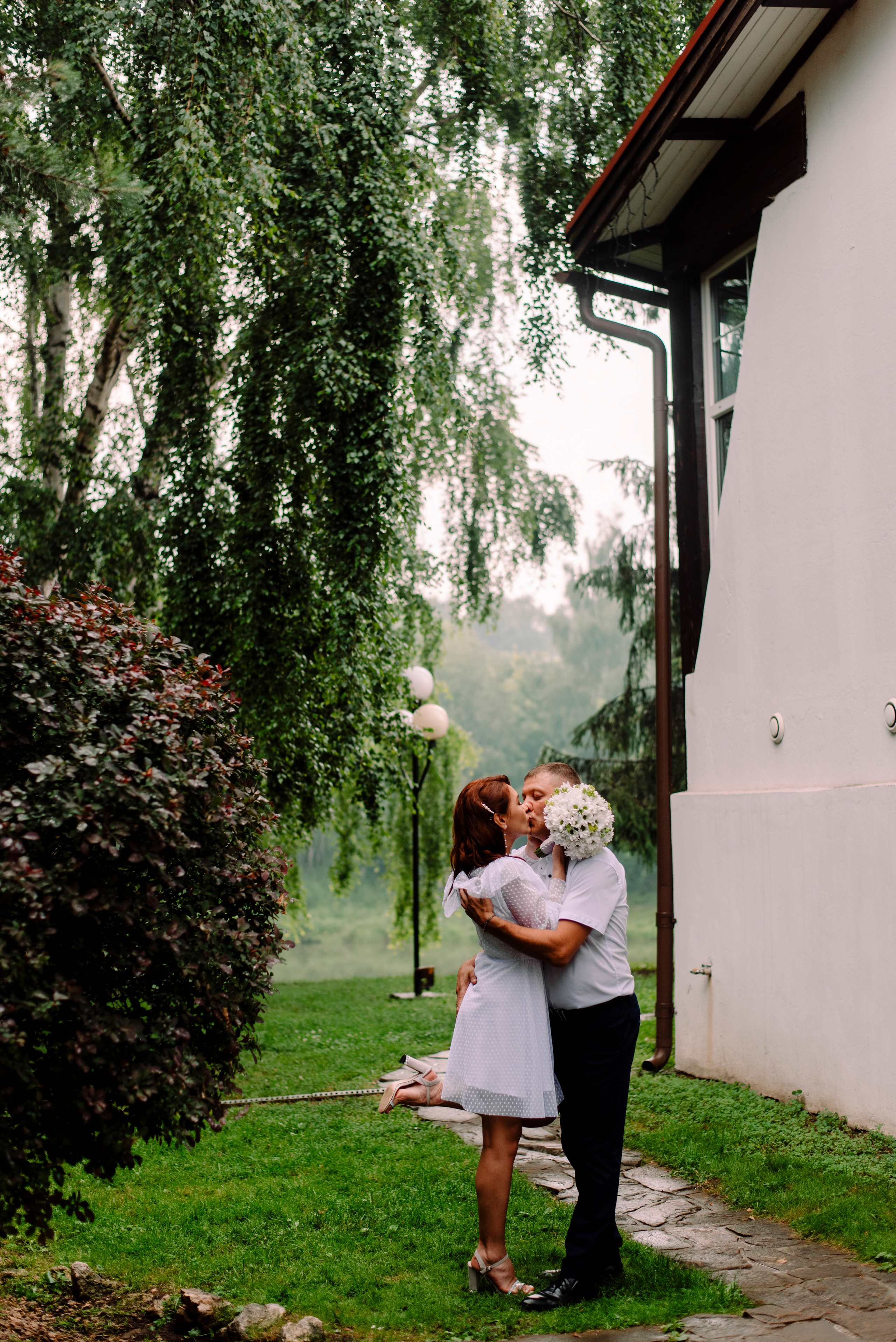 Поцелуи под дождем. Семейный и свадебный фотограф в Рязани Лиза Голованова