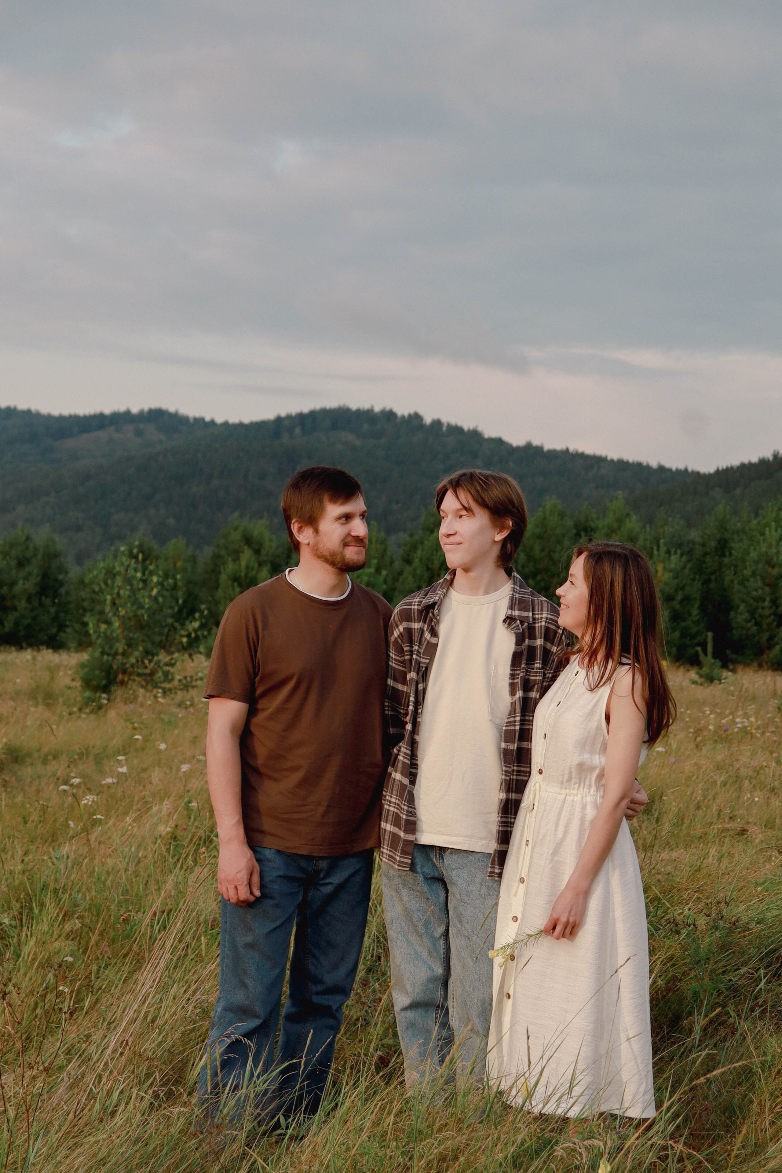 Семья в поле. Фотограф Александра Коновалова