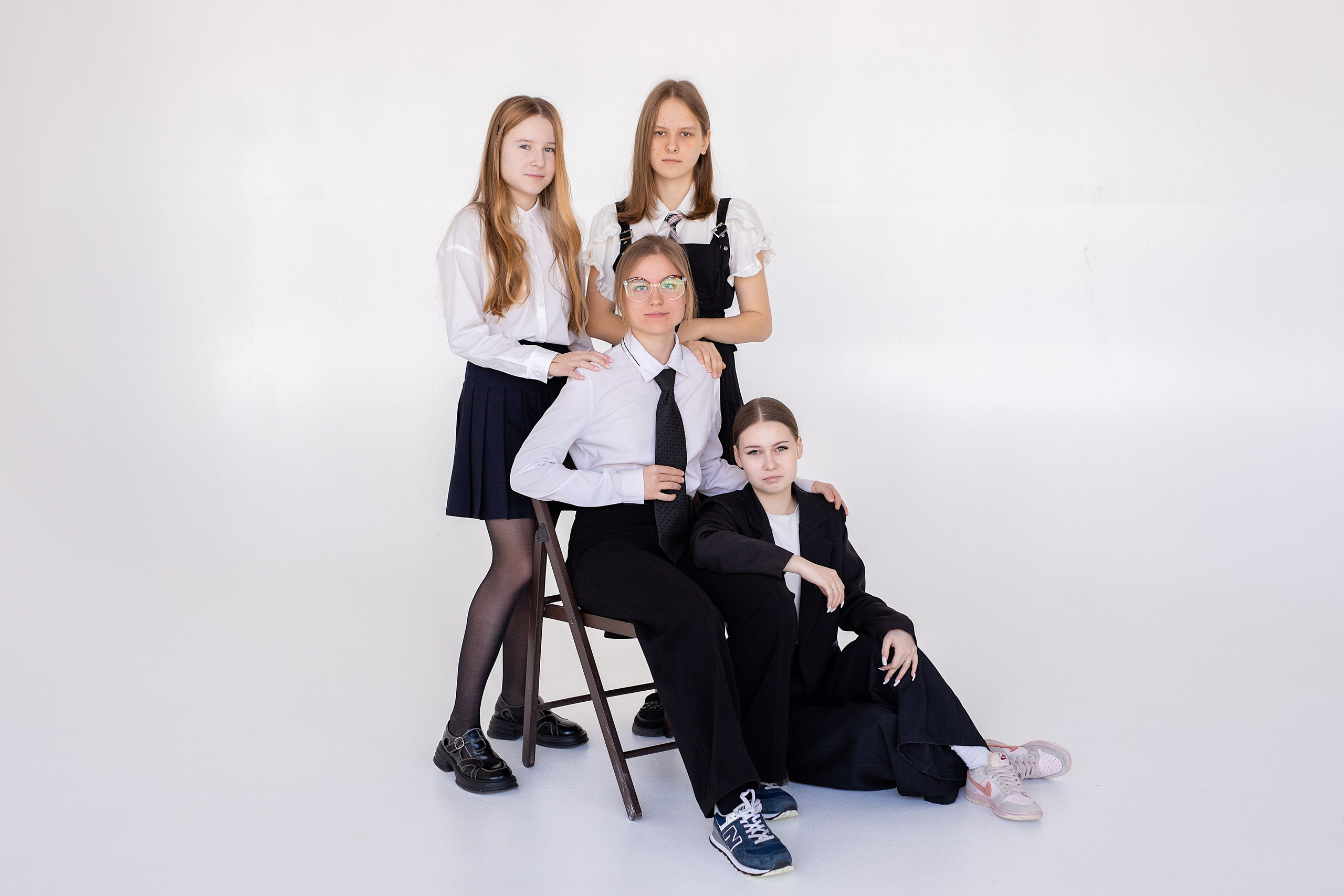 67 школа, 9б класс. Стильный выпускной альбом Владивосток фотограф Вероника Мигачева