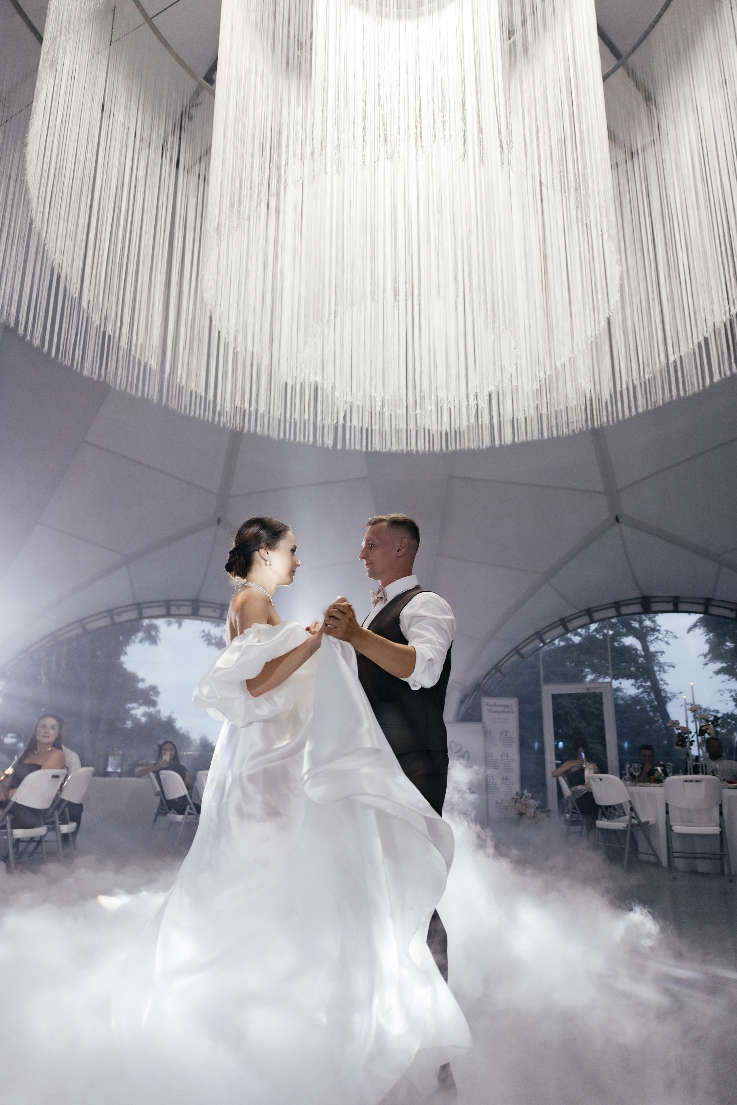 Я создаю профессиональные фотографии, которые сохраняют эмоции, детали и атмосферу вашего праздника. Свадебный фотограф во Владивостоке