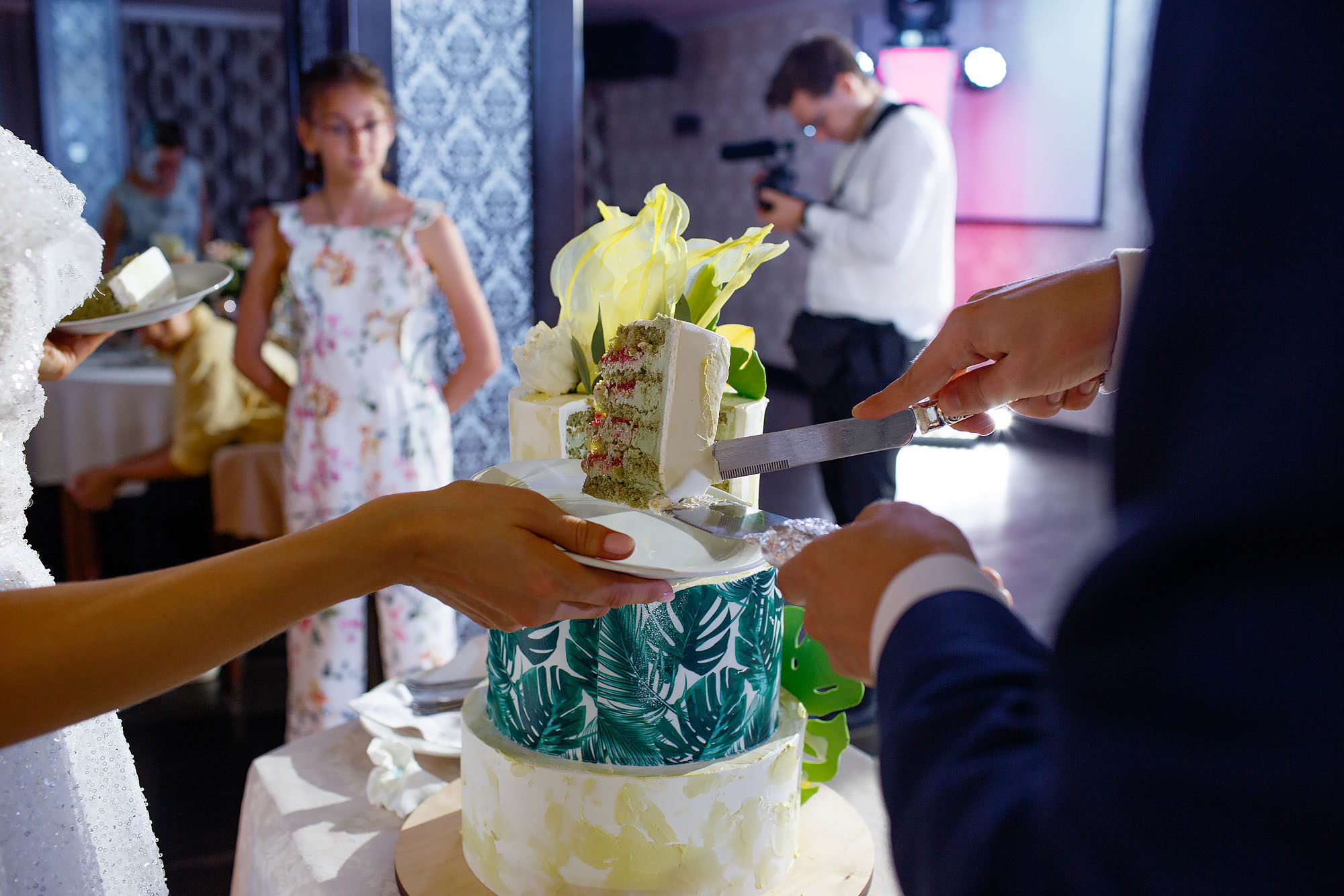 Анонс романтической свадьбы в Краснодаре в ресторане. Свадебный фотограф Краснодар, Сочи, Геленджик, Анапа, Ростов