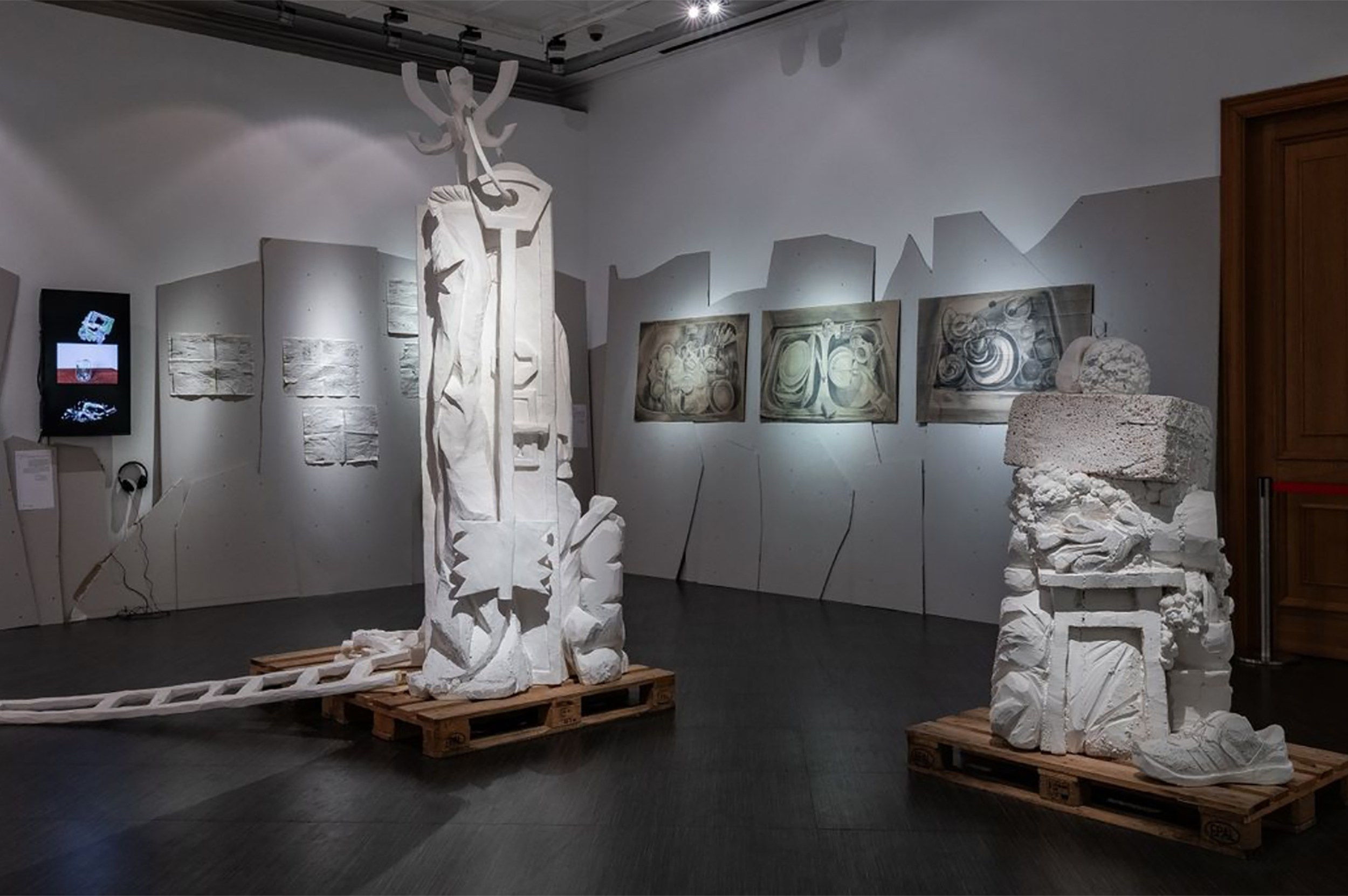 Подборка выставок современных авторов — коллективные проекты и экспозиционные дебюты. Москва 2026. Интерьерный фотограф в Москве