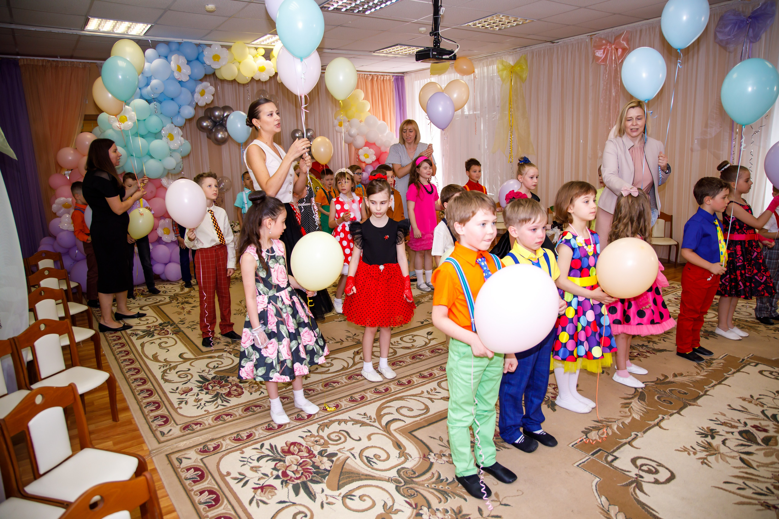 ВЫПУСКНОЙ ДЕТСКИЙ САД группа НАСЛЕДНИКИ. Профессиональная фото и видеосъемка. Москва