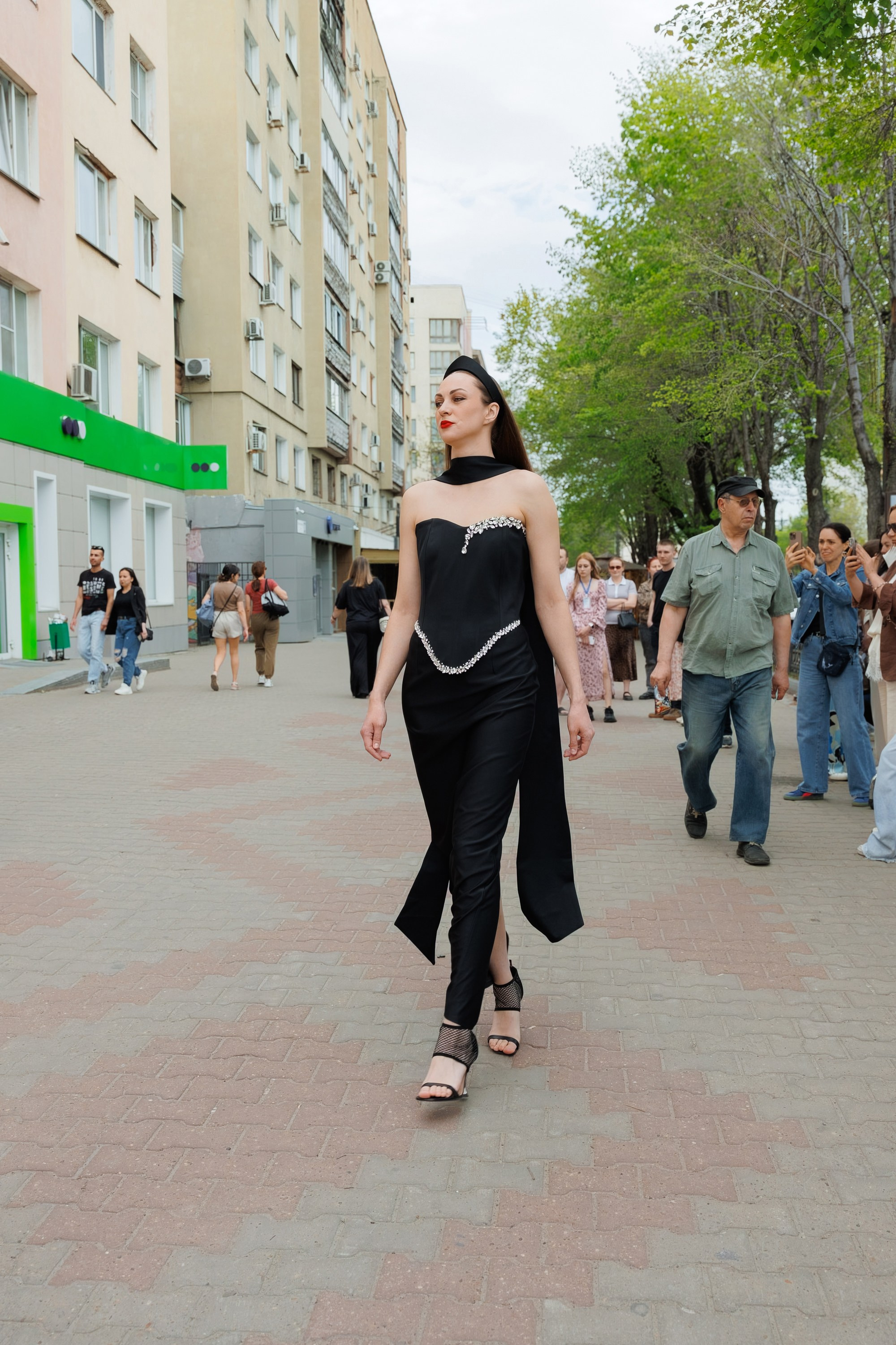 МОДНЫЙ ПОКАЗ. СВОИ. ФОТООТЧЕТЫ-СОБЫТИЯ-МЕСТА