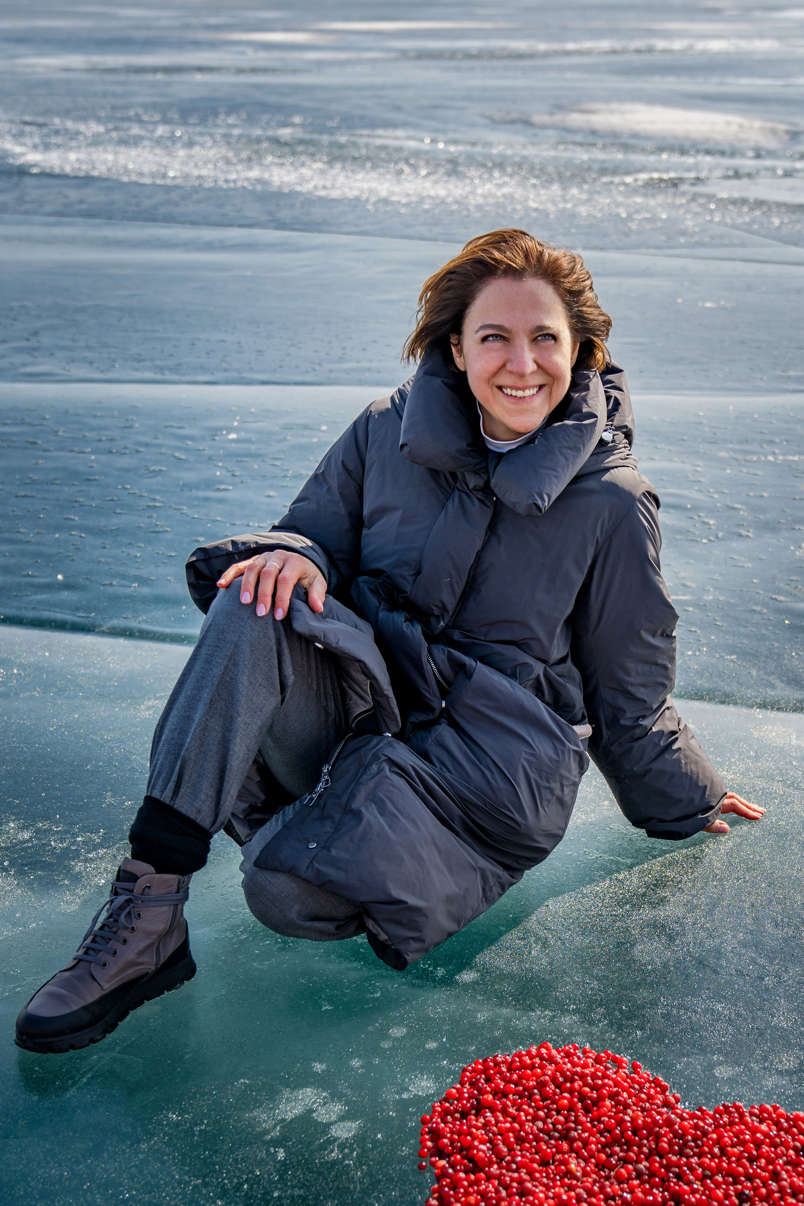 Занимаюсь профессиональной фотографией и живу рядом с Байкалом. Работаю в разных жанрах