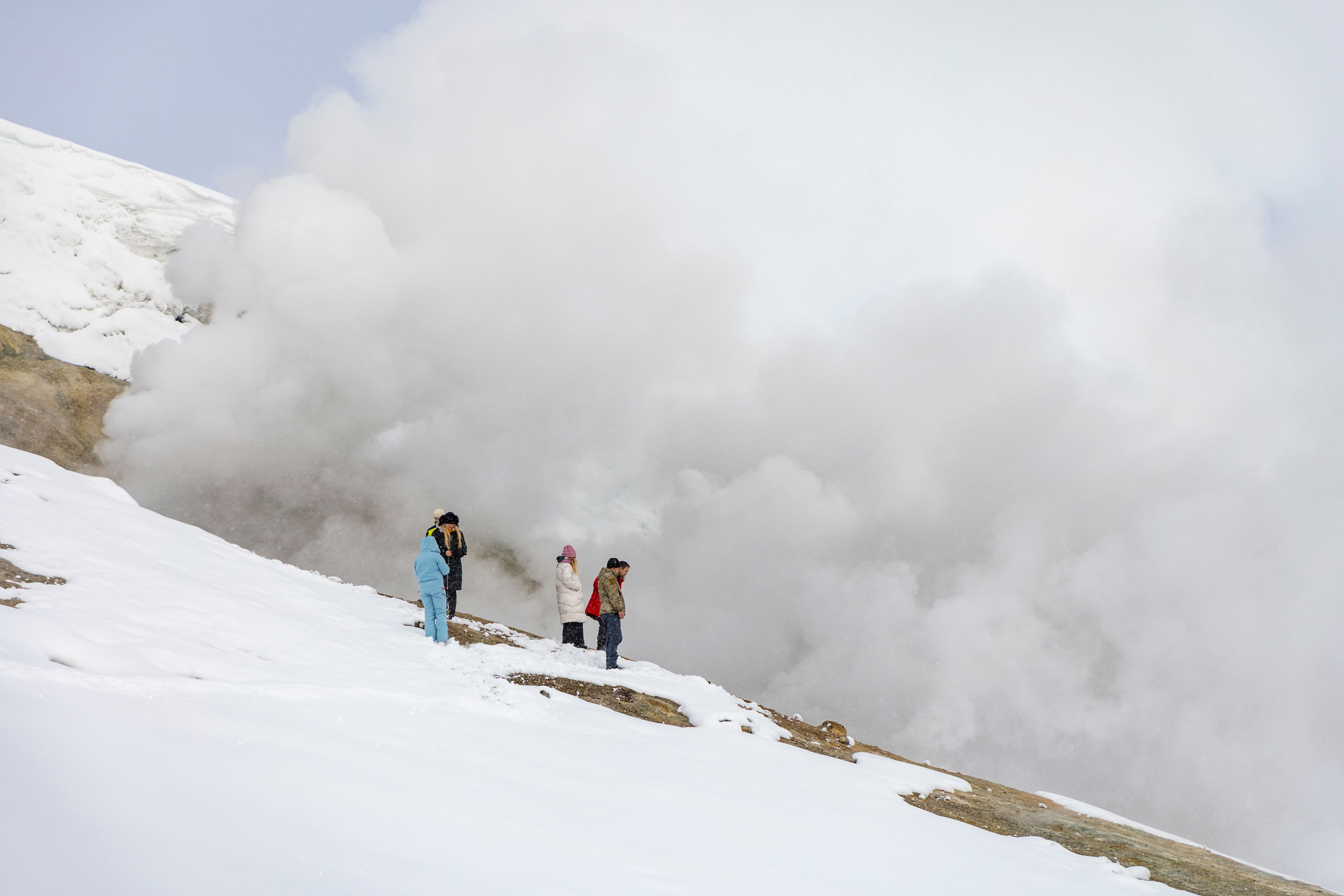 Дачные горячие источники - оазис жизни среди снежных просторов. Время Камчатки: чтобы найти свой путь, нужно скорость умножить на время