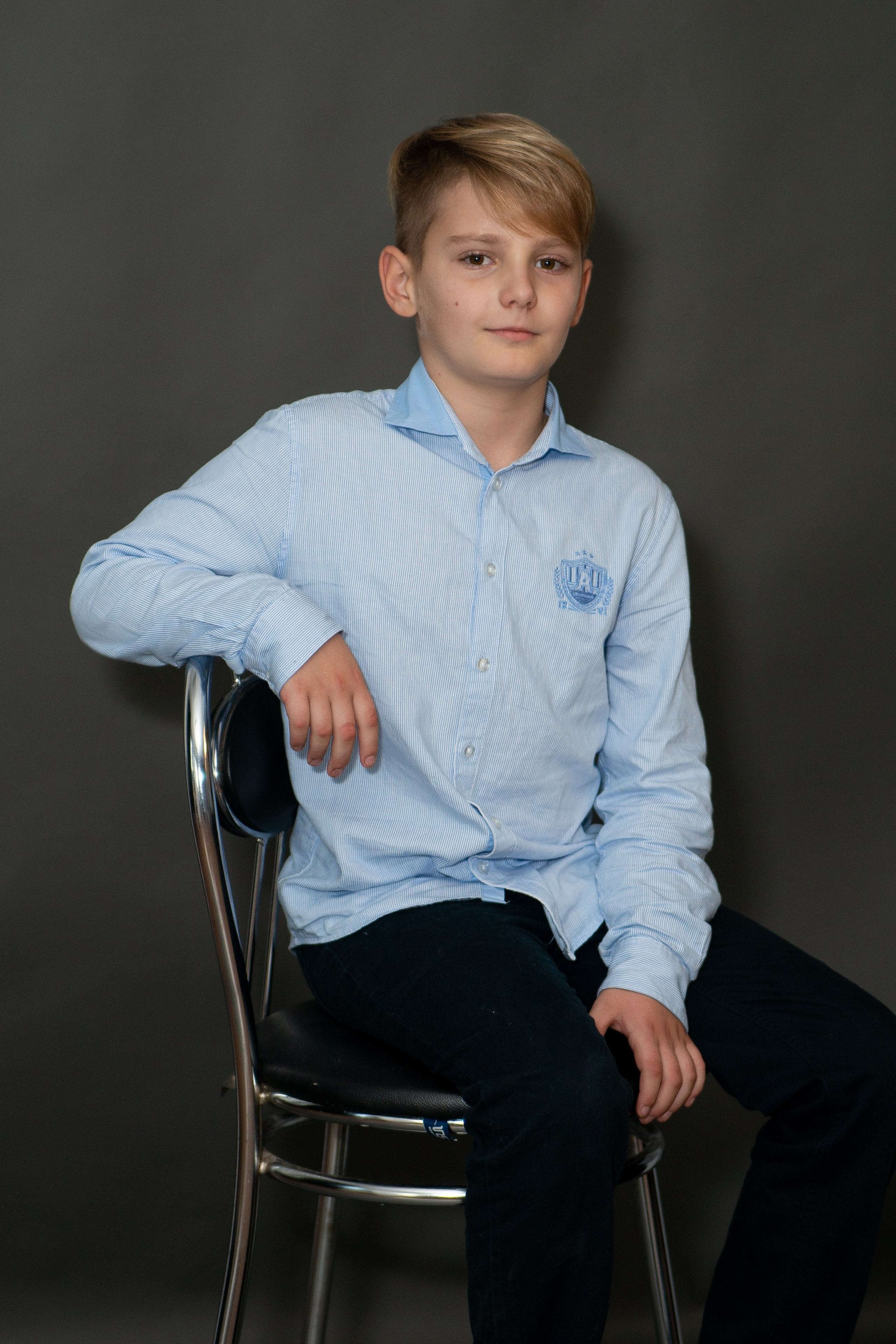 Фотосессия в студии для выпускных альбомов (начальная школа). Выпускные Альбомы и Фотосессии п. Кавалерово