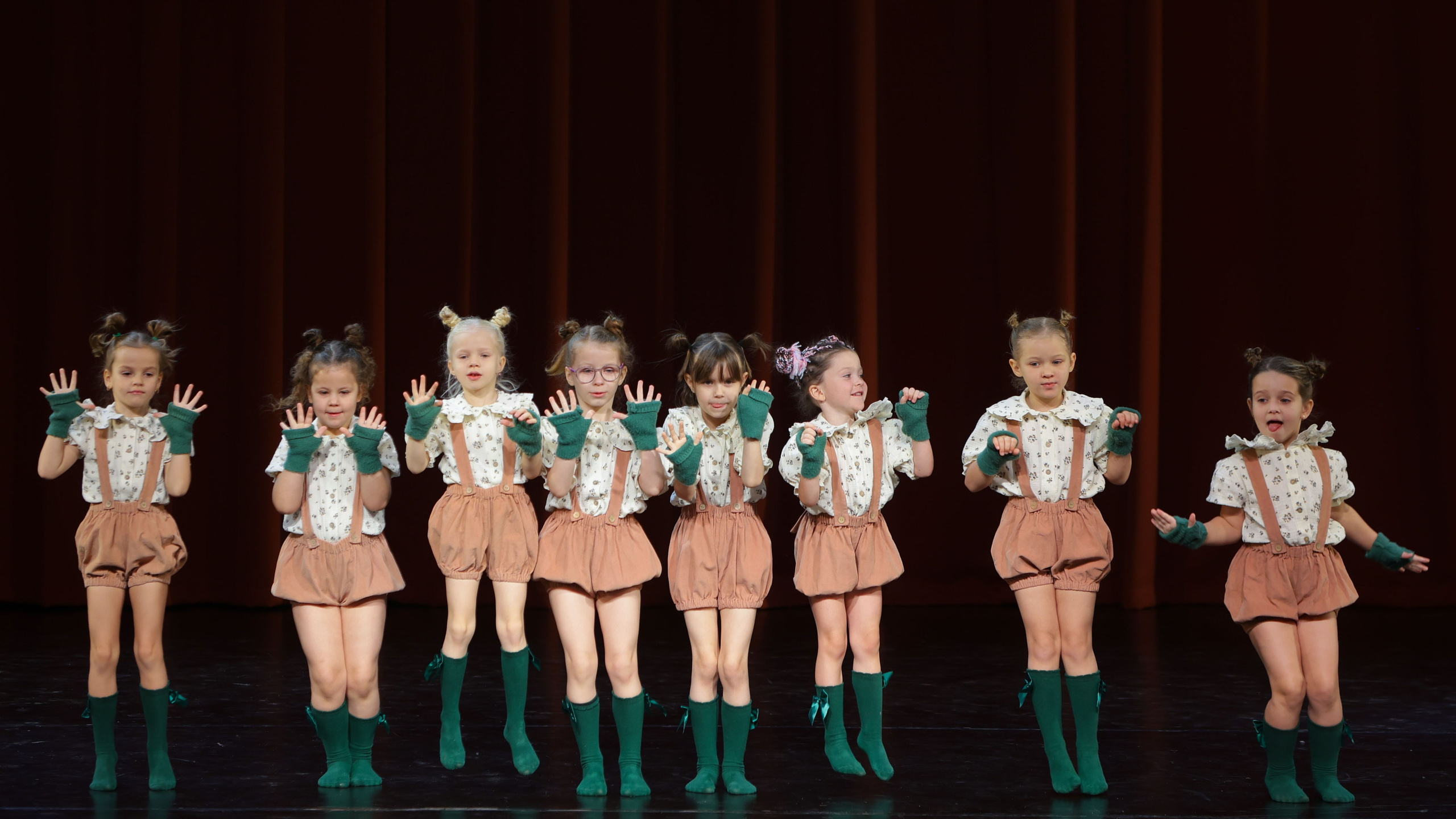 Фестиваль хореографического искусства «КУБОК ЛЕГЕНДЫ — 2025». Выпускные альбомы и школьный фотограф в Подольске, Троицке, Щербинке, Москве и Московской области