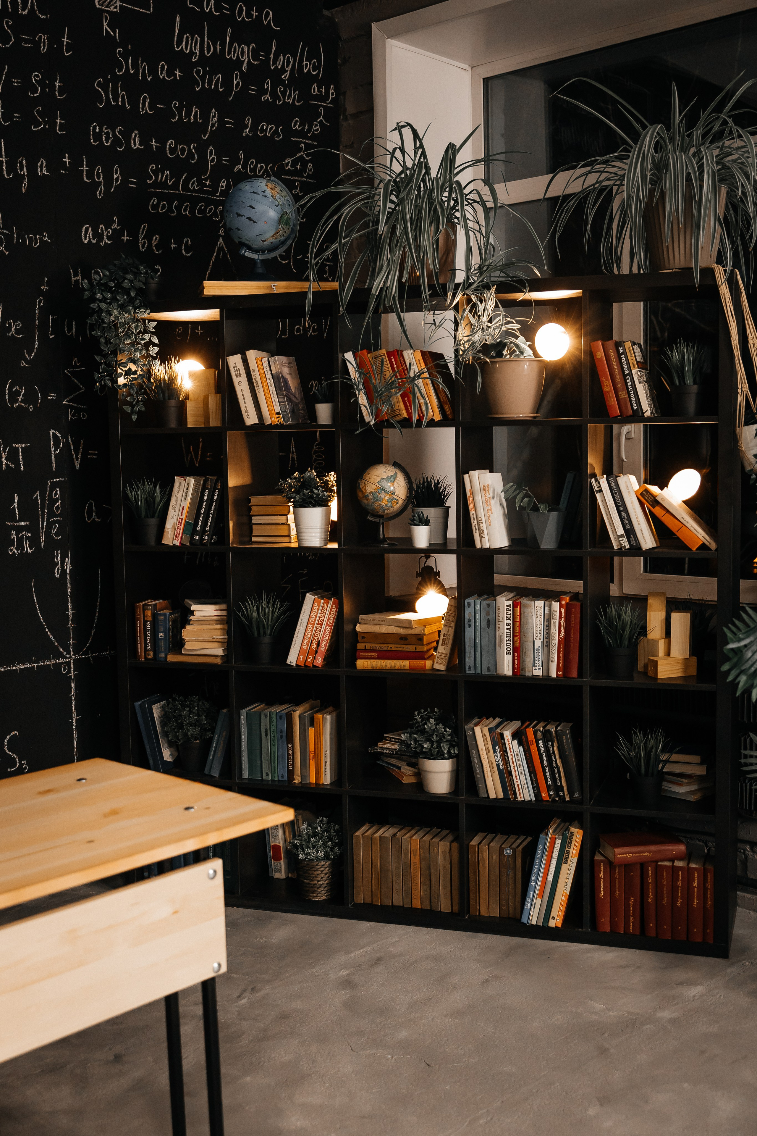 Школьный зал. Фотостудия 220 — первая в Чите фотостудия, предназначенная для работы