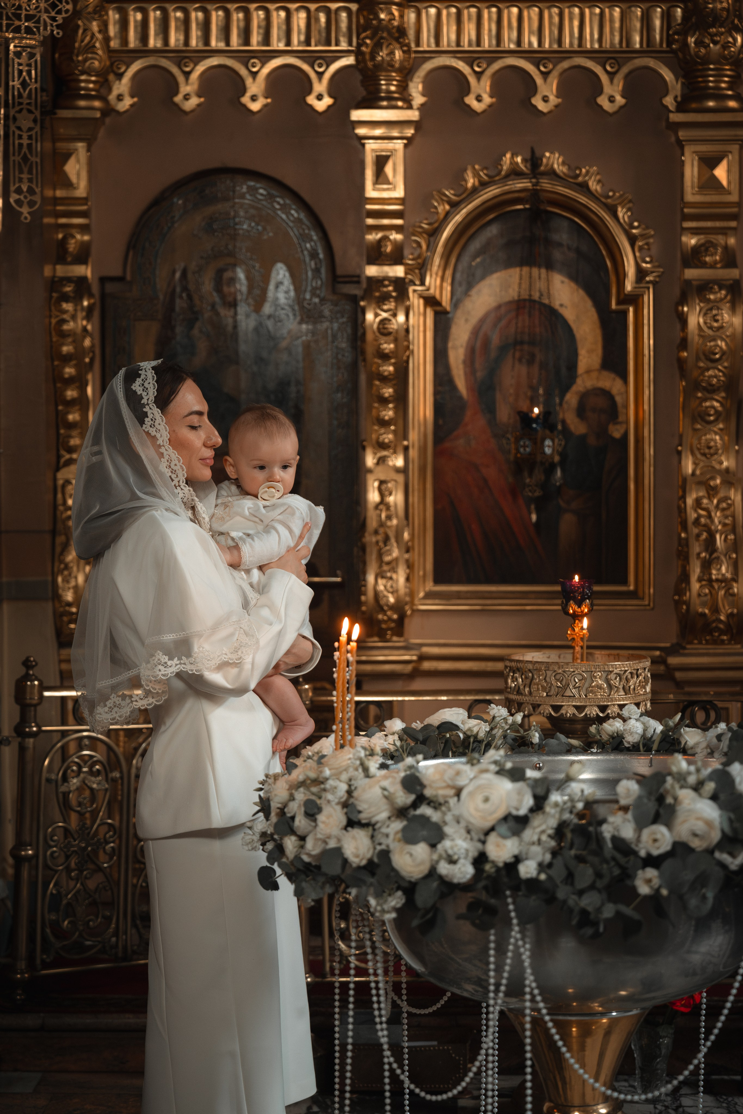 Крещение Даниила в Храме Воскресения Словущего в Даниловской Слободе. Фото- и видеосъёмка крещения и венчания. Фотограф на крещение Москва