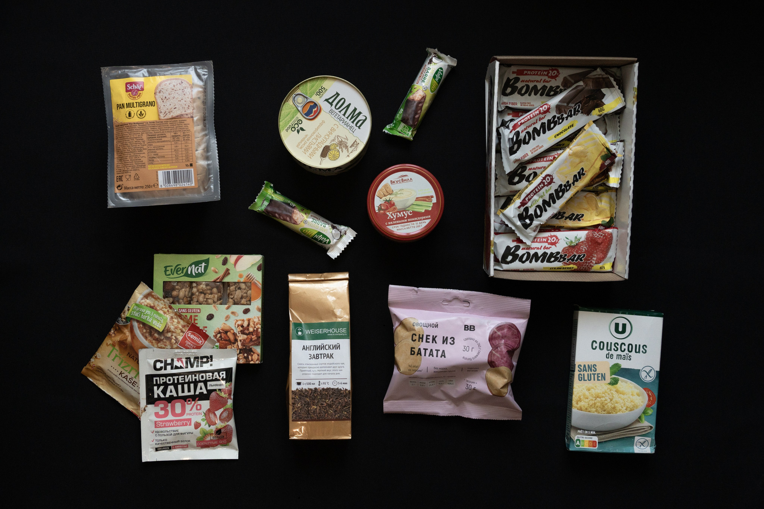Parcel for Sasha Skochilenko, who was sentenced to 7 years for discrediting the Russian army, prepared by her friend Sonya Subbotina. Sasha has celiac disease - gluten intolerance of an autoimmune nature, which is why she needs a special, gluten-free diet. Sonya goes to the pre-trial detention center every 3-4 days and transfers the necessary products for Sasha, since the pre-trial detention center does not provide dietary nutrition.