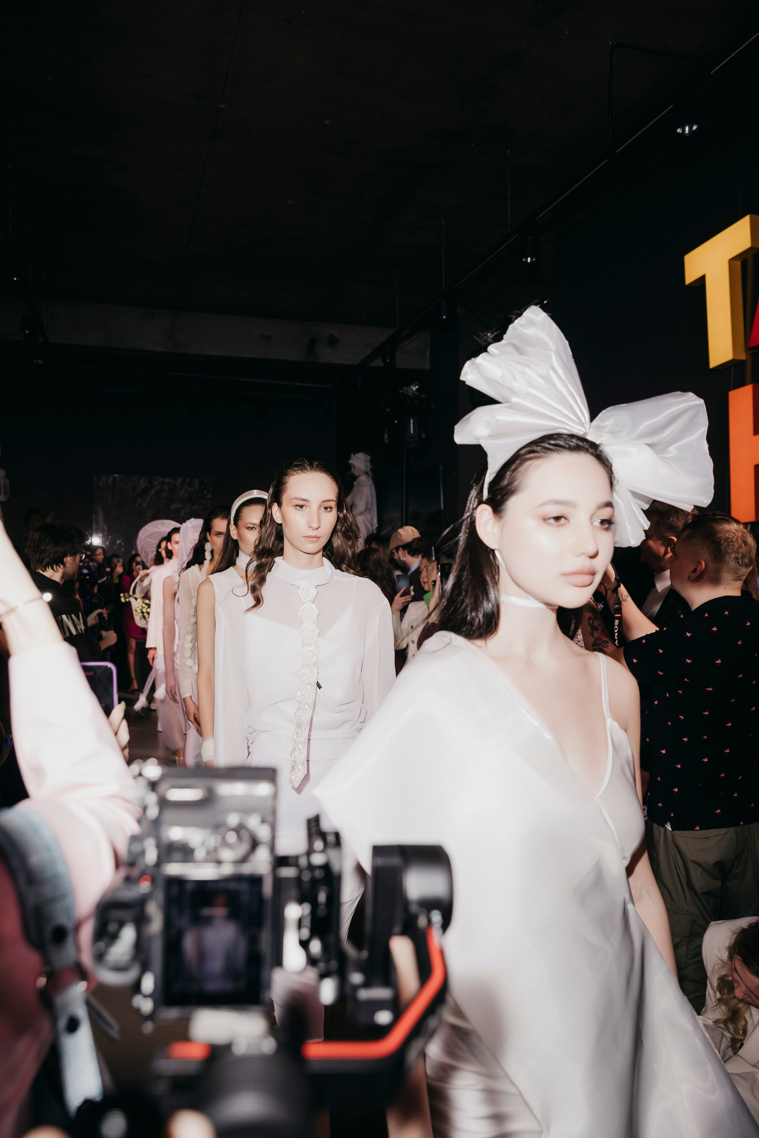 «Пробуждение» в Галерее стиля Адель. «Птичка на проводе»: информационный портал в Москве