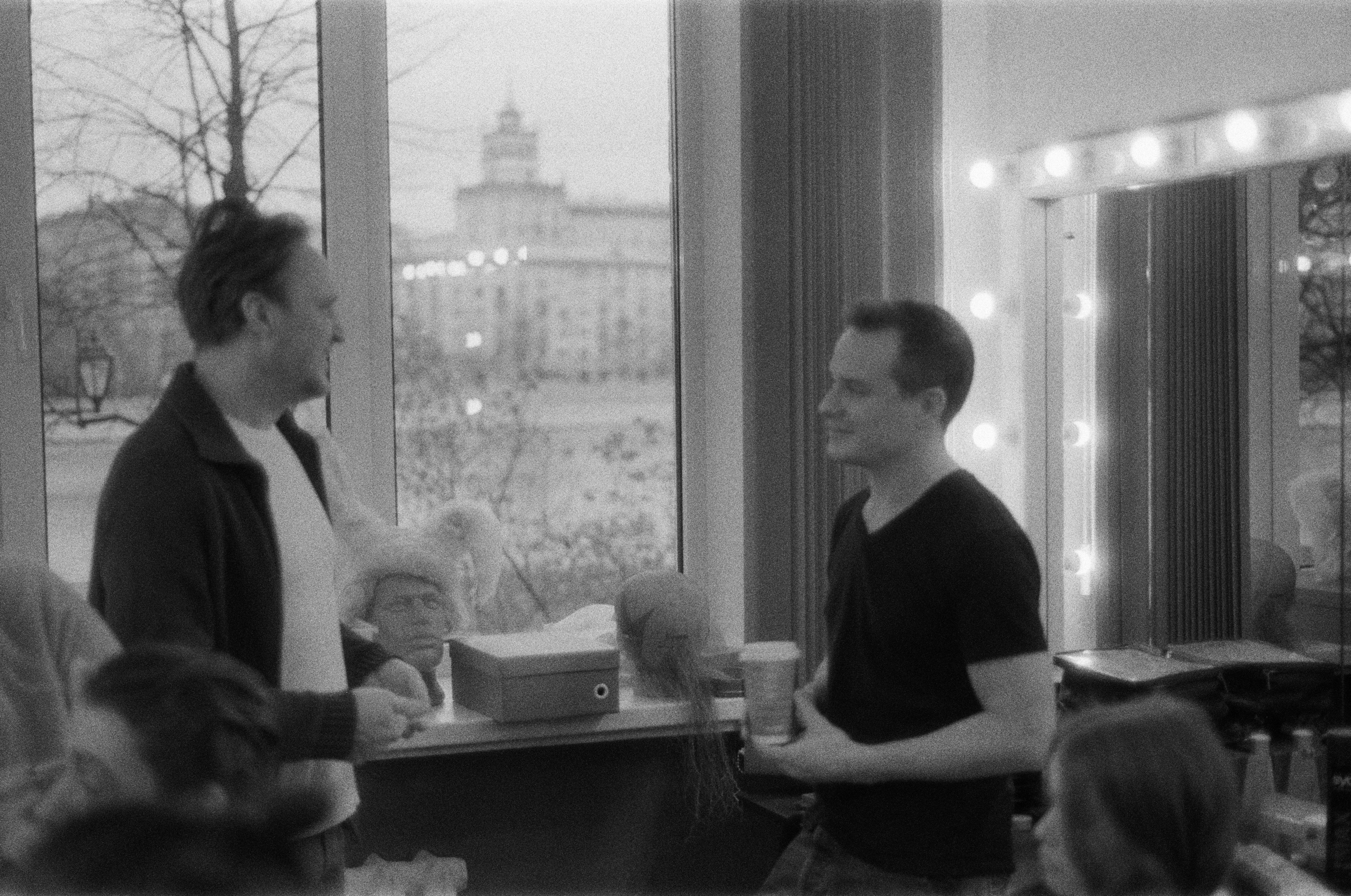 Фотосерия о магии театра и трансформации актёра: грим, костюмы, эмоции и визуальные метаморфозы на пути к сценическому образу. На фото — актёры Театра Стаса Намина и Мастерской Петра Фоменко. Фотограф: Ожерельев Лев