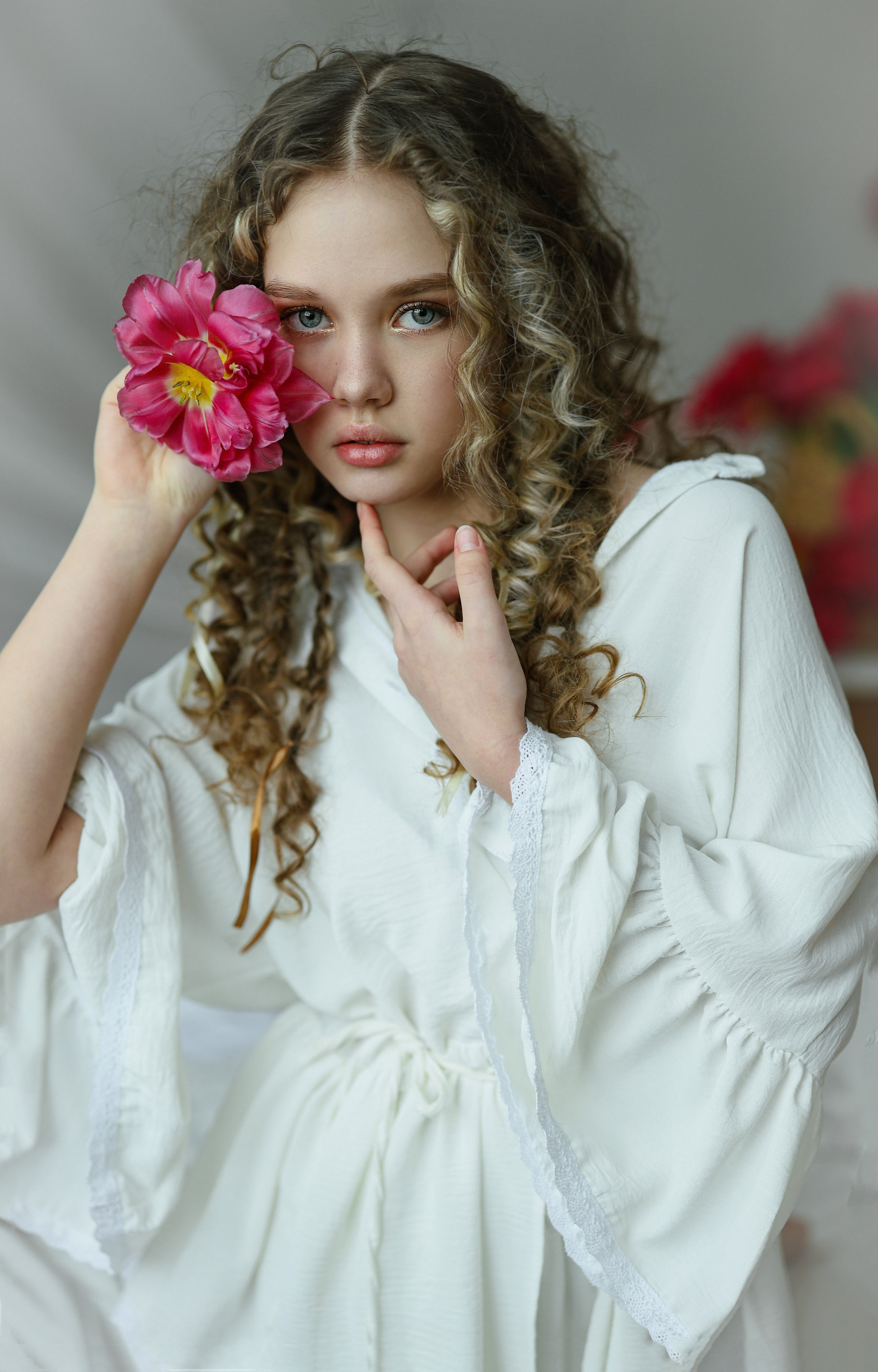 Фотосессия для Софии с тюльпанами. Свадебный и семейный фотограф в Абхазии Жанна Соснина