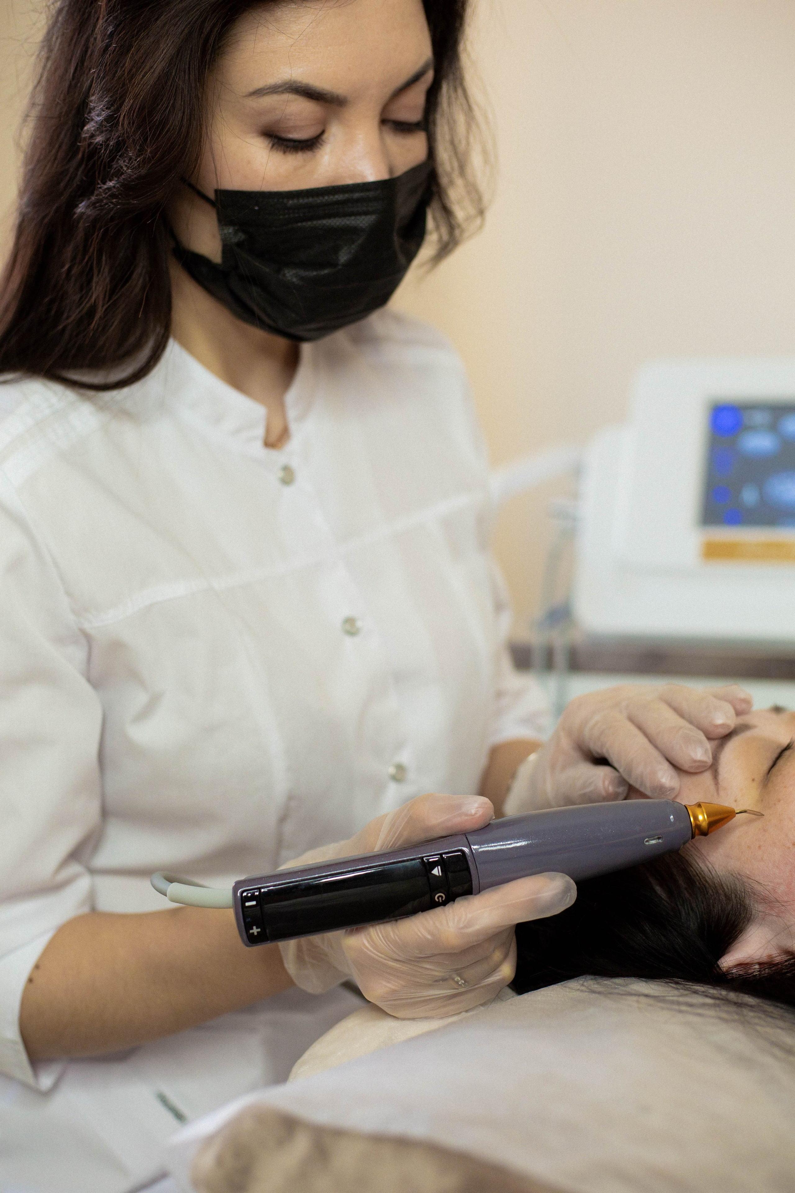 Мастер по холодной плазме. Фотограф Мария Волкова