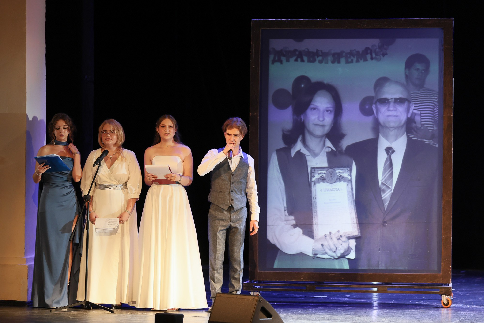 Выпускной вечер в Севастопольской гимназии № 1 имени А. С. Пушкина. Свадебный фотограф, фотосъемка в Крыму, Севастополе, Симферополе, Ялте