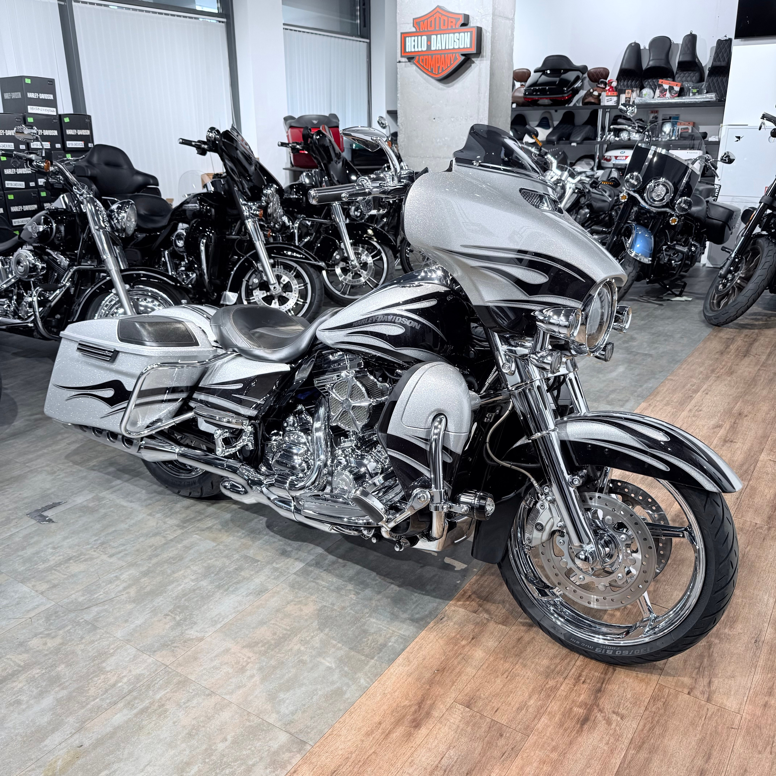2015 CVO Street Glidе Sреcial 110 Наrd Сandy Сustоm. Hello Davidson, Москва. Только хорошие мотоциклы…