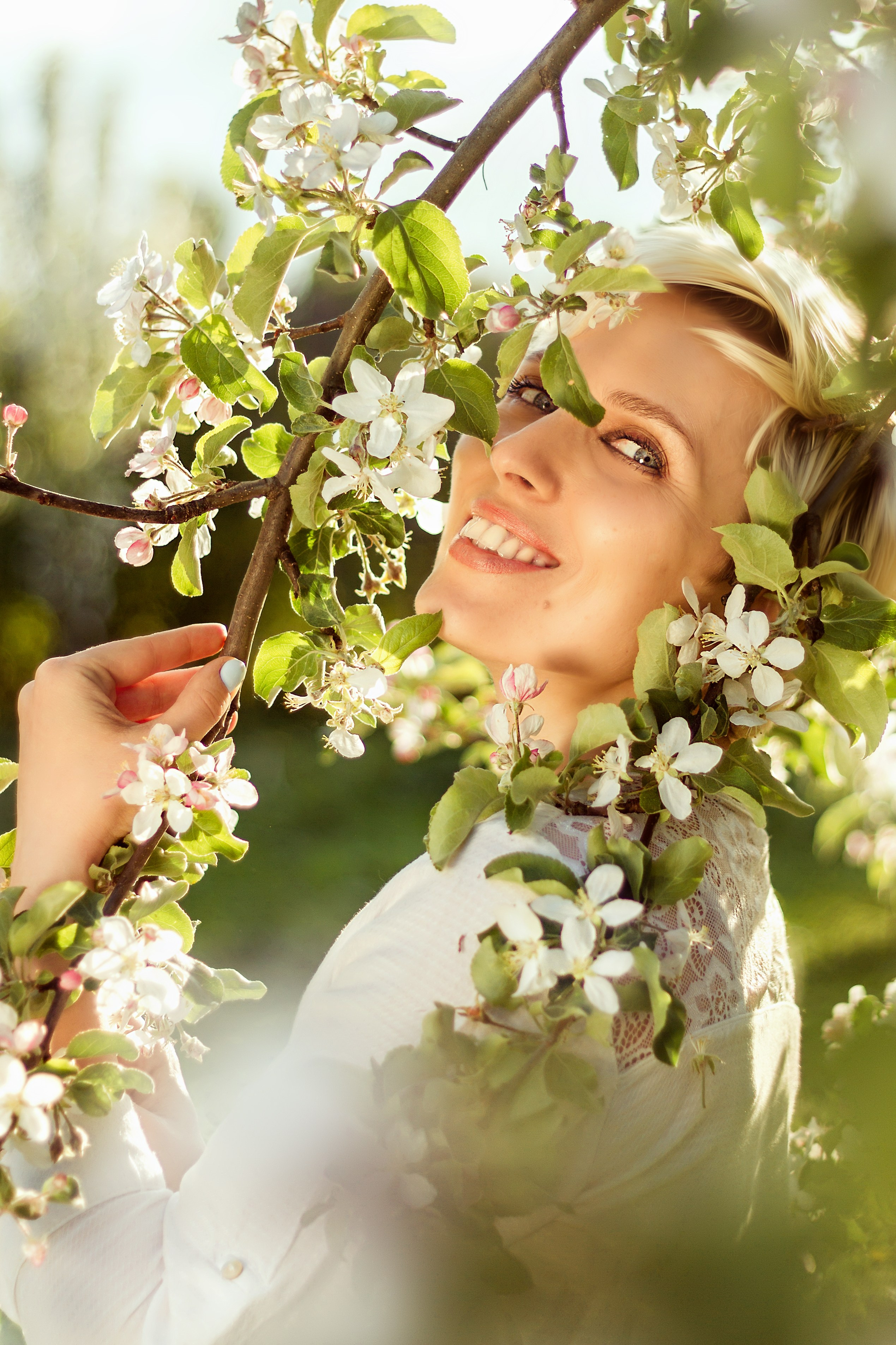 Фотосессия в цветущих садах. Деловая и Бизнес съемка в Москве Инесса Грушко